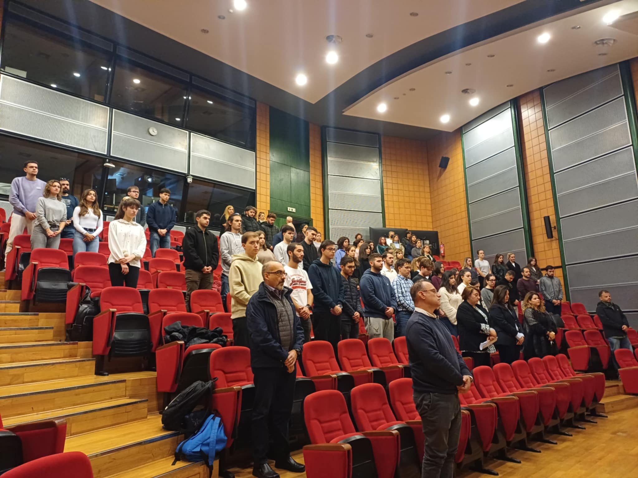 Τρισάγιο  στο αμφιθέατρο «Ιπποκράτης» της Ιατρικής Λάρισας στη μνήμη των δωρητών σώματος (ΦΩΤΟ+video)