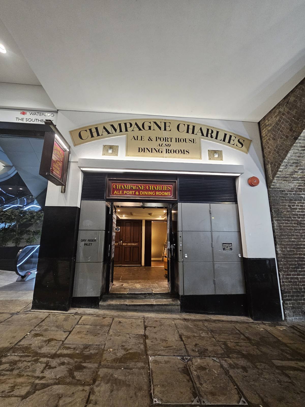 Στο Λονδίνο βρέθηκαν τα κρασιά της Θεσσαλίας... (ΦΩΤΟ)