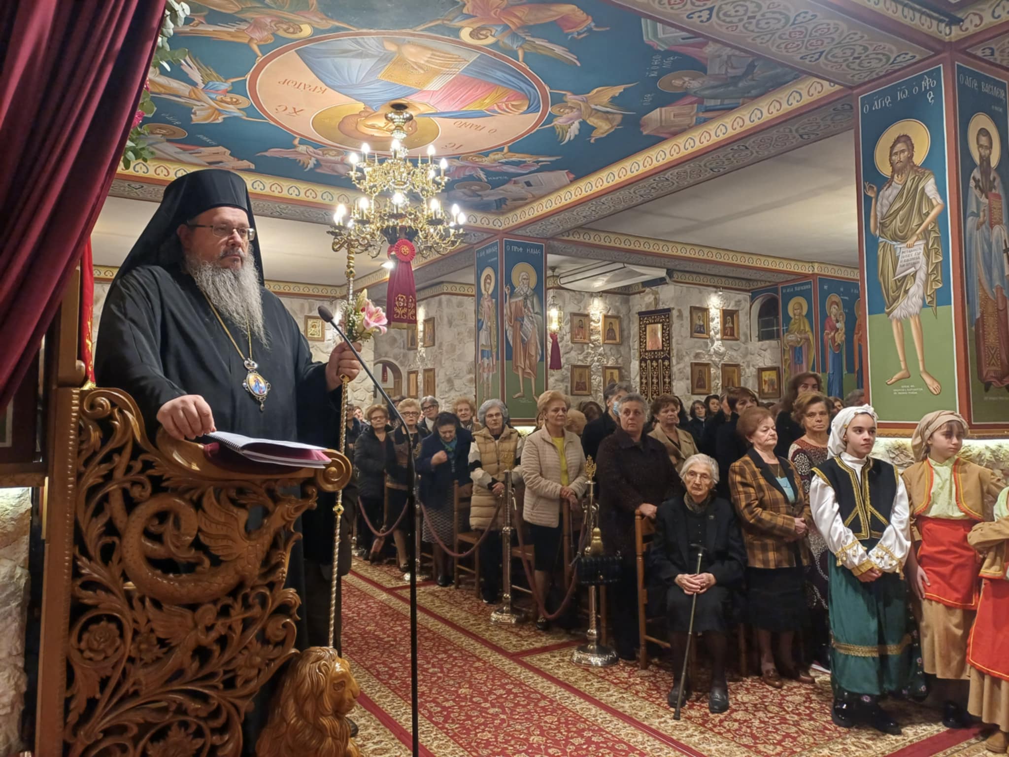 Πλήθος πιστών στο Μητροπολιτικό Παρεκκλήσιο της Αγίας Αικατερίνης, στην περιοχή του Αλκαζάρ (ΦΩΤΟ)