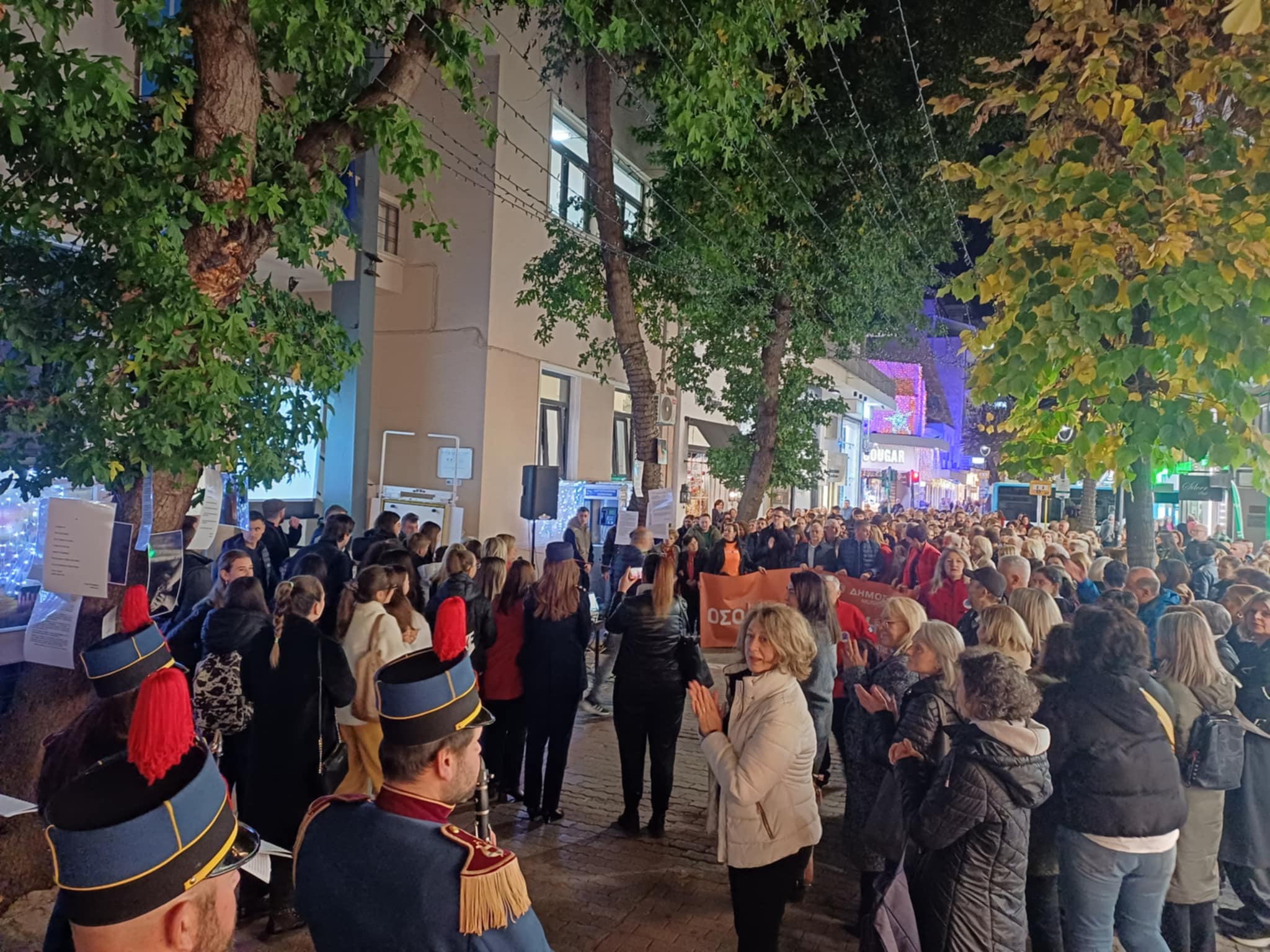 Δράση ευαισθητοποίησης «Όσο σωπαίνεις, η βία δυναμώνει» από την Επιτροπή Ισότητας Φύλων του Δήμου Λαρισαίων (ΦΩΤΟ+video)