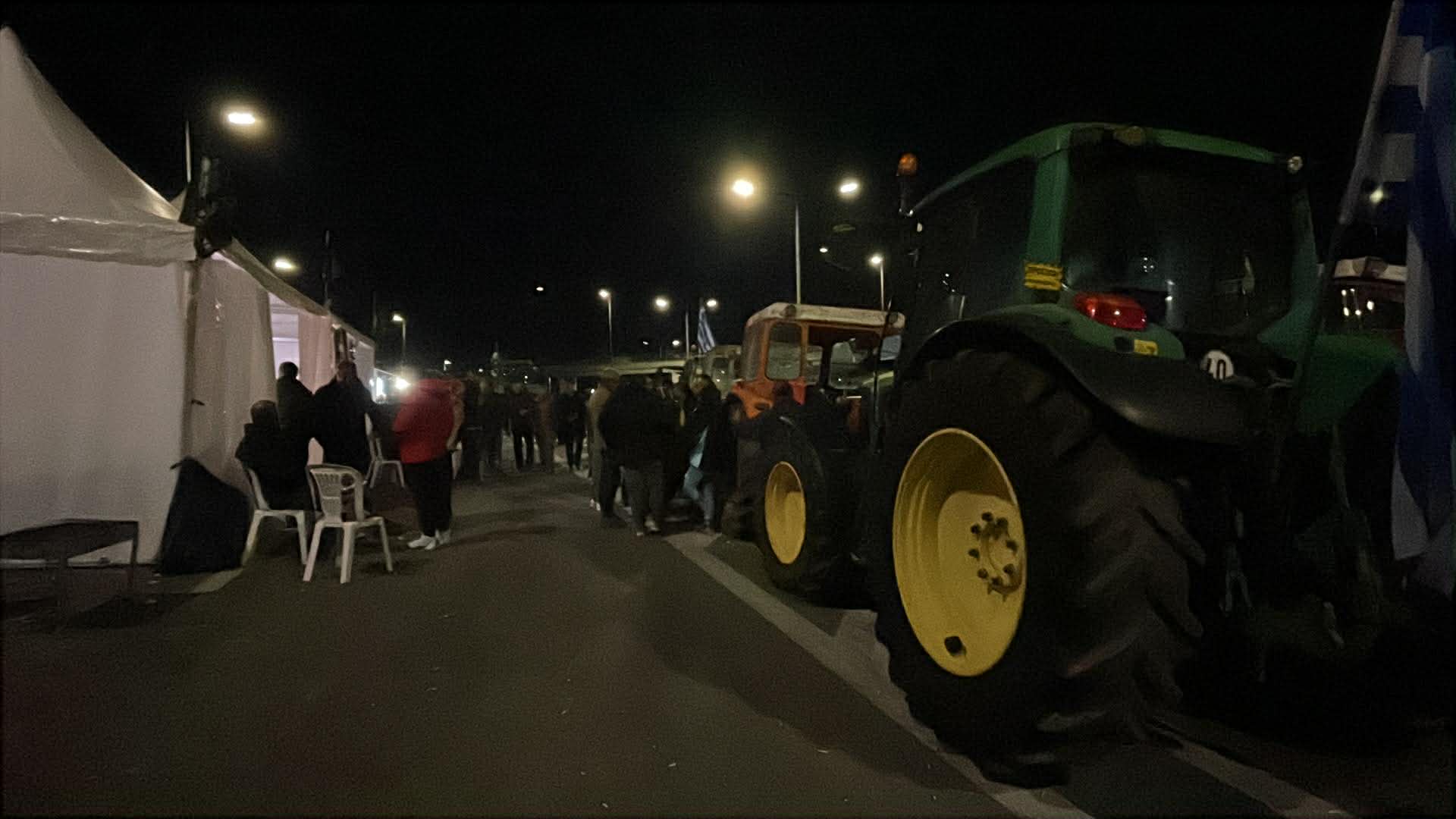 Συμπαράσταση το απόγευμα στο μπλόκο της Νίκαιας από ντελιβεράδες