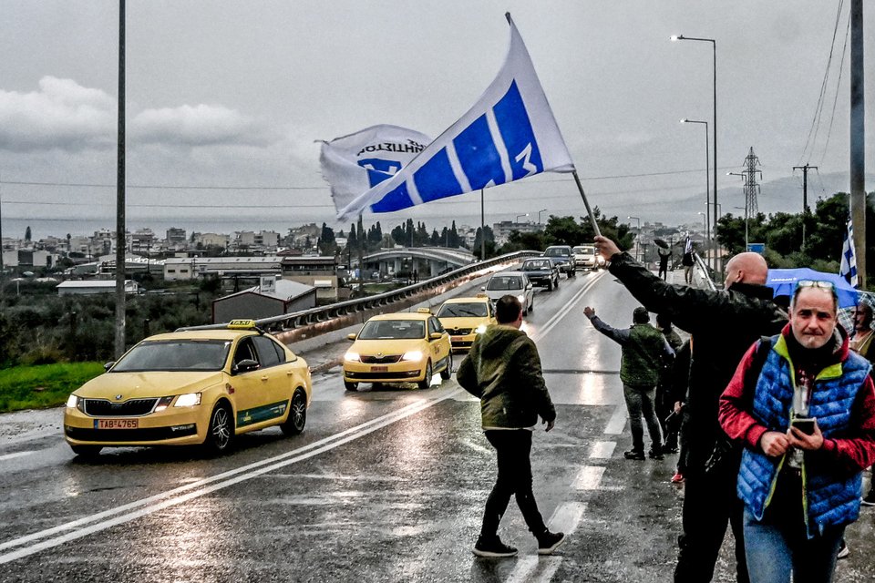 Αγροτικές Κινητοποιήσεις: Χιλιάδες τρακτέρ στους δρόμους παρά την κακοκαιρία -Νέα μπλόκα σε όλη τη χώρα