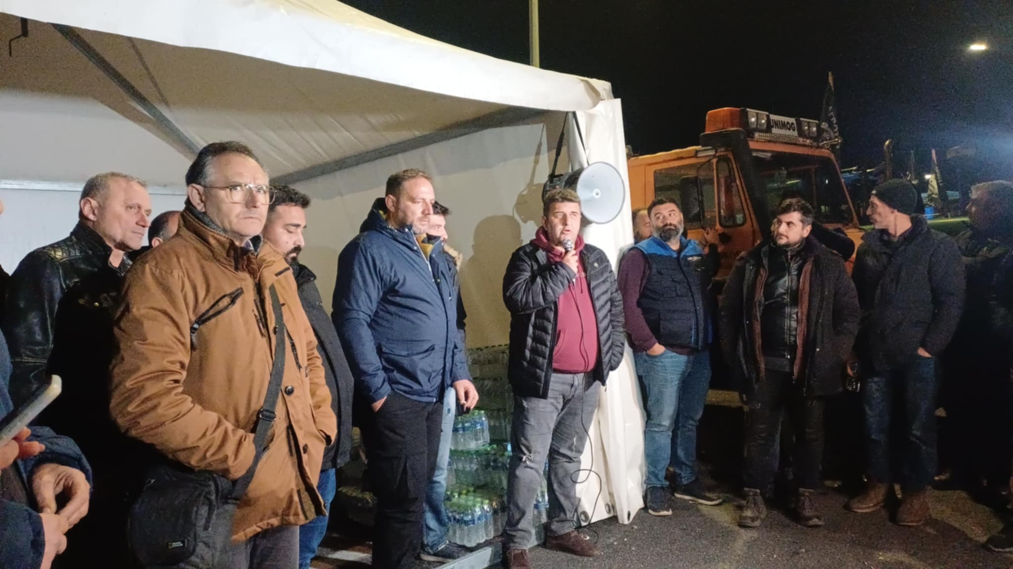 Μπλόκο Νίκαιας: Δεν μας εκφοβίζουν οι διώξεις Αρείου Πάγου- Αύριο λιμάνι Βόλου, Παρασκευή με τρακτέρ στη Λάρισα (ΦΩΤΟ+video