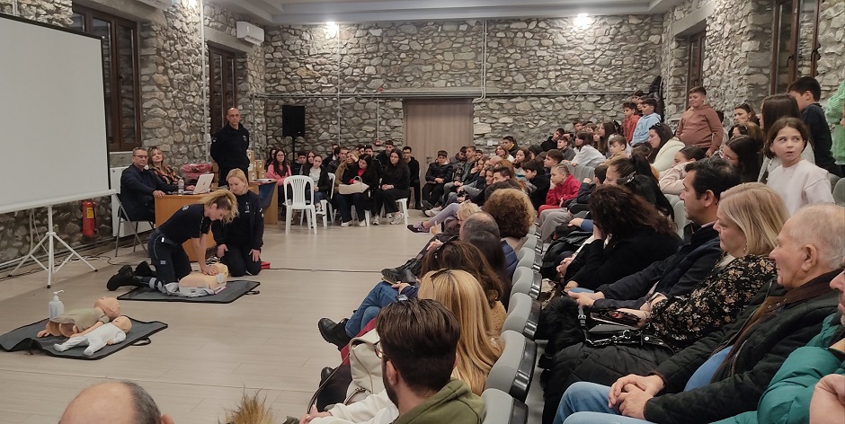 Παράδοση - παραλαβή Αυτόματων Εξωτερικών Απινιδωτών σε σχολικές μονάδες του Δήμου Ελασσόνας από την περιφέρεια