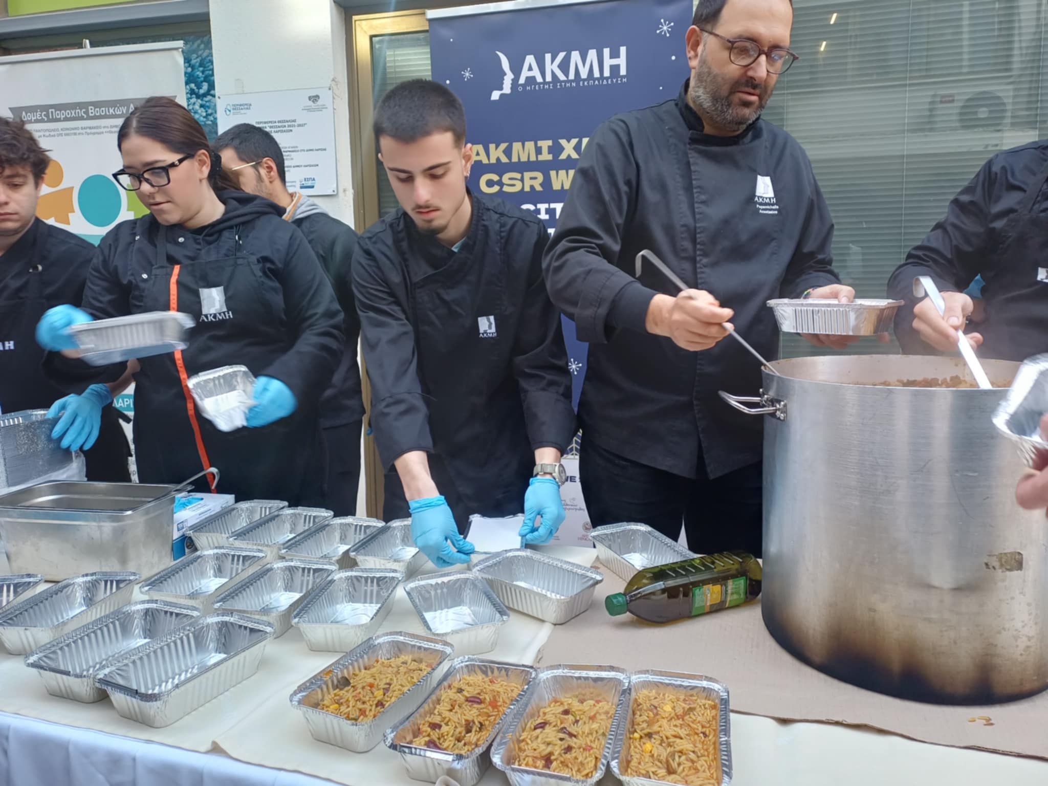 Ξεκίνησε η διανομή του χριστουγεννιάτικου πακέτου του Κοινωνικού Παντοπωλείου του Δήμου Λαρισαίων (ΦΩΤΟ)