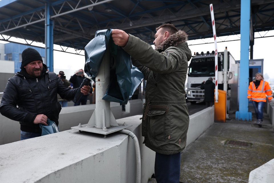 Mπλόκο Νίκαιας: Κλείνουν τη Δευτέρα τις σήραγγες των Τεμπών για τα φορτηγά -Συνεχίζουν το άνοιγμα διοδίων