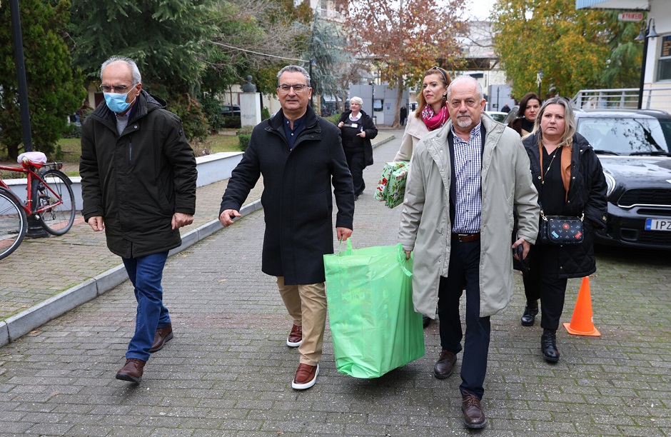 Επίσκεψη Κουρέτα με «μηνύματα» στην Παιδιατρική Κλινική  του Γενικού Νοσοκομείου Λάρισας