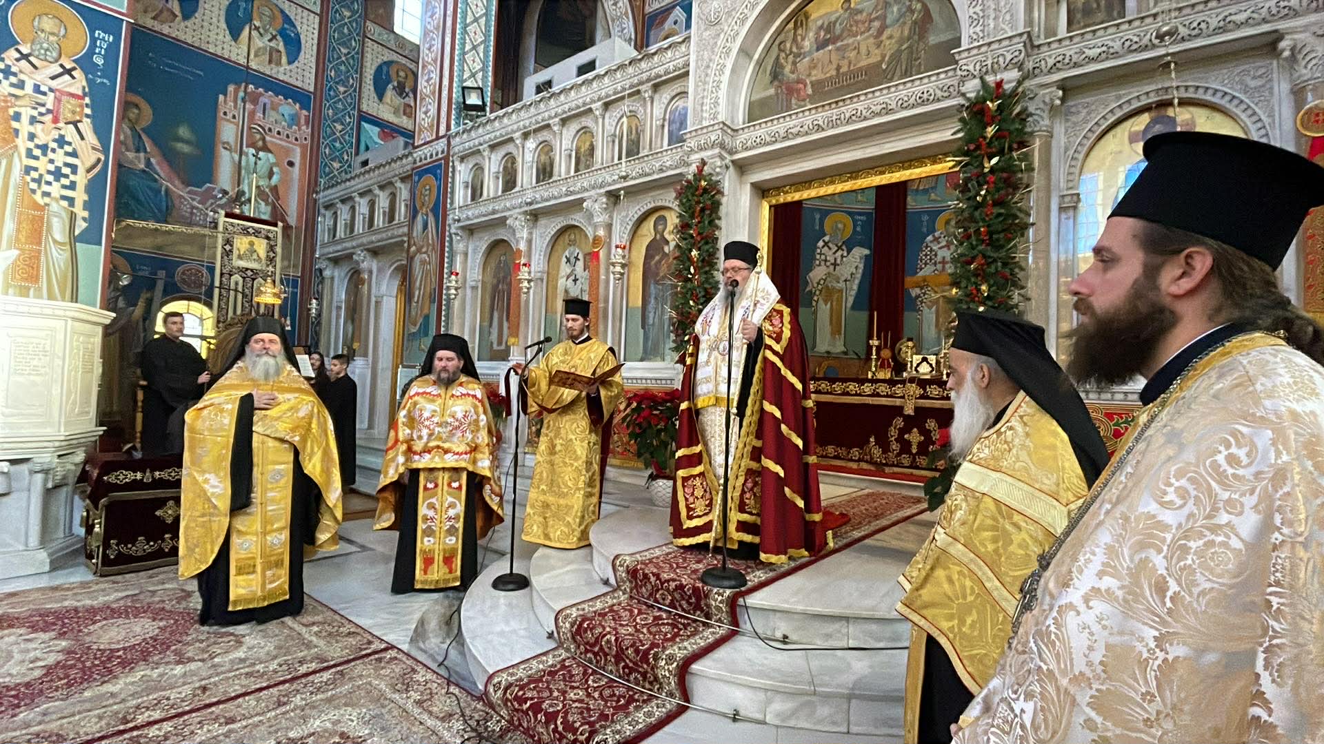 Με λαμπρότητα και παρουσία των αρχών η πανηγυρική θεία λειτουργία για το νέο έτος στον Άγιο Αχίλλιο (ΦΩΤΟ)