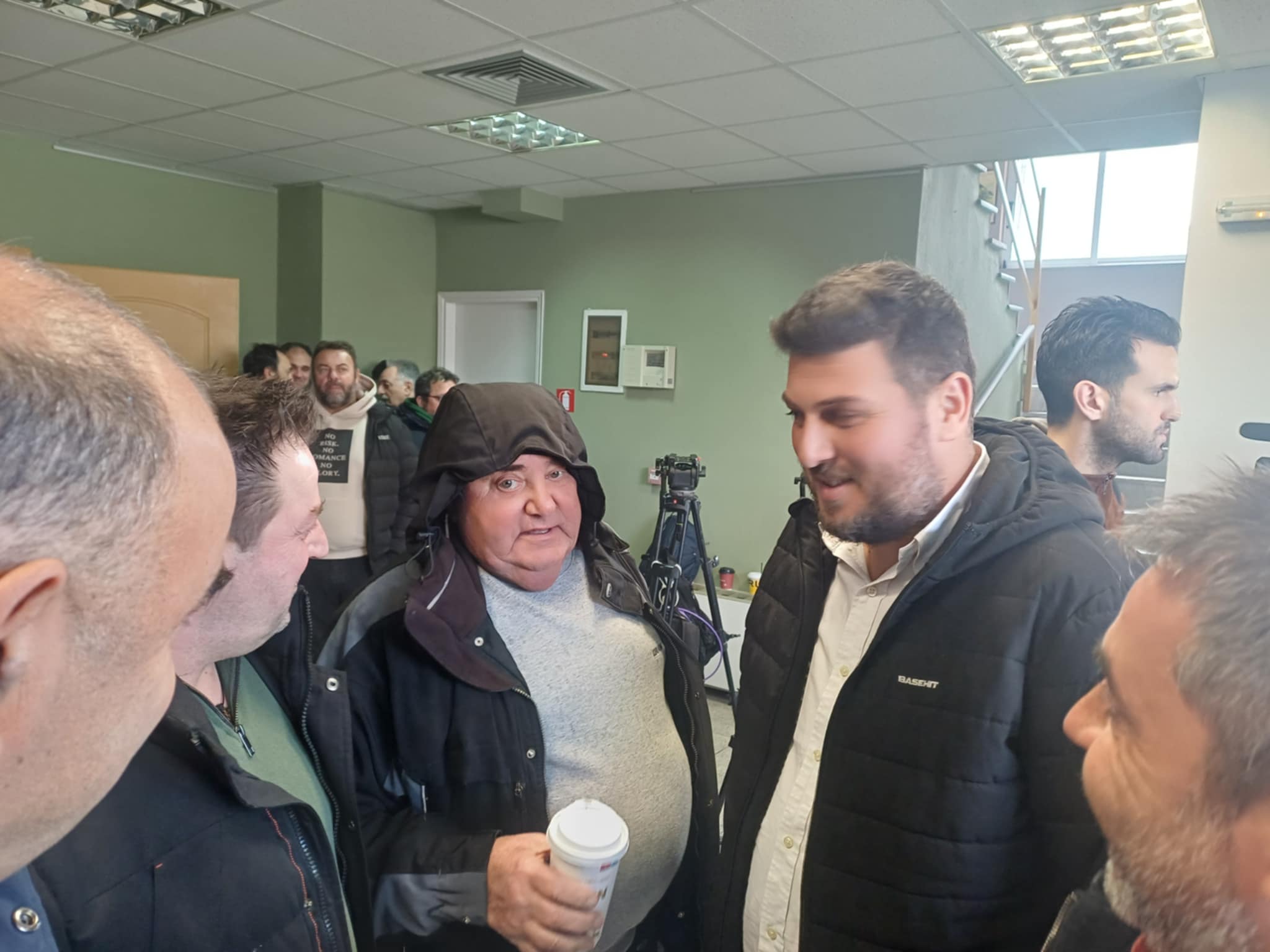 Όλα -έτοιμα για τη σύσκεψη τςη πανελλαδικής - δεκάδες αγρότες από 50 μπλόκα στη Νίκαια (ΦΩΤΟ)