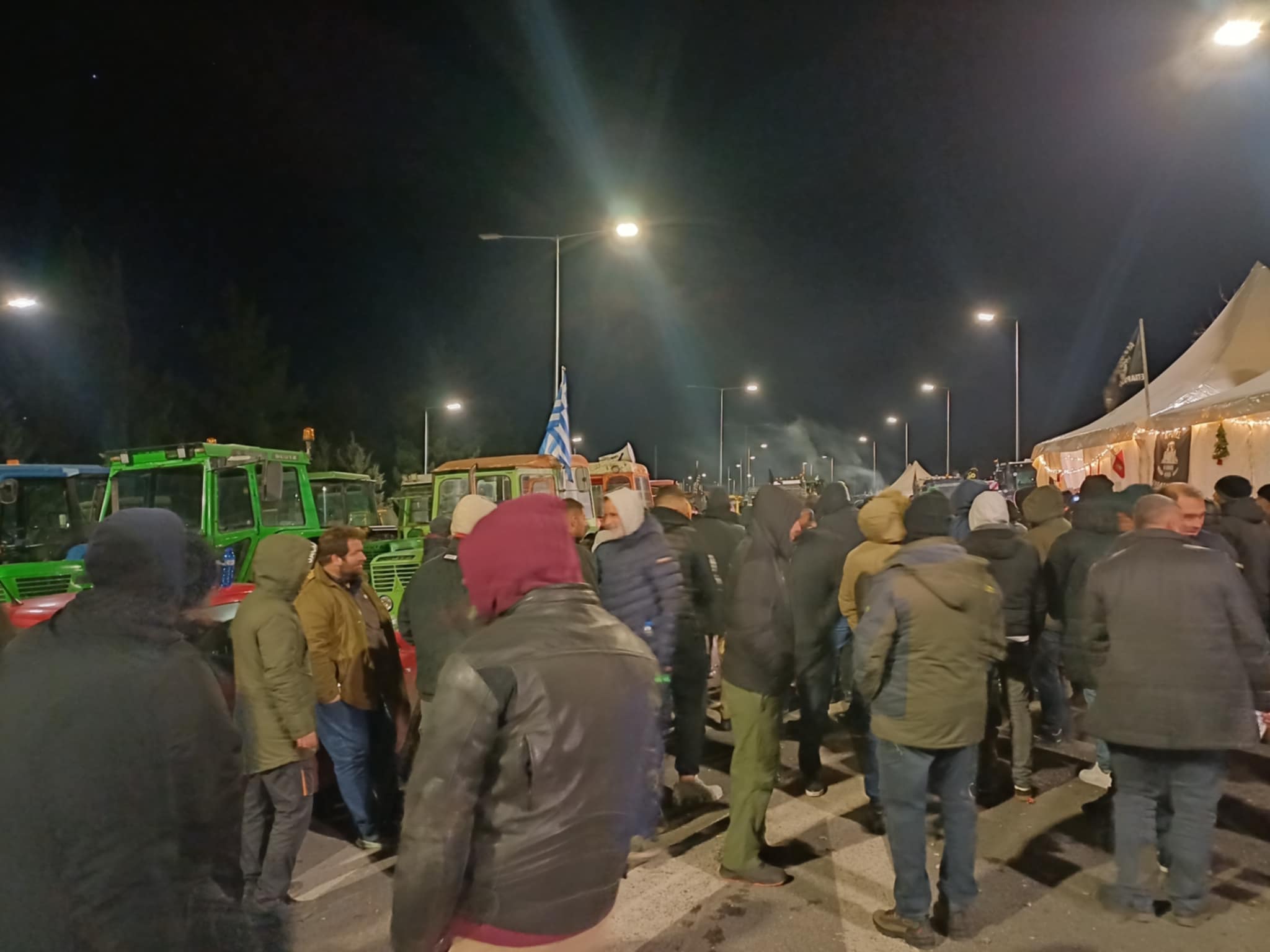 Ραγδαίες εξελίξεις στο μπλόκο της Νίκαιας:Δεν πάνε αύριο Μαίμου, ζητούν νέα συνάντηση και κλιμακώνουν τον αγώνα (ΦΩΤΟ+video)