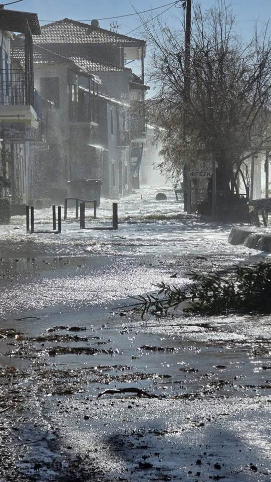 Συγκλονιστικές εικόνες από την πρόσφατη φουρτούνα στην Άφυσσο Πηλίου (ΦΩΤΟ)
