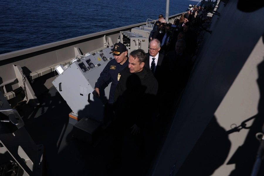 Η Ελλάδα υποδέχθηκε με τιμές τη φρεγάτα «Κίμων» -Μητσοτάκης: Χρέος να παραδώσω μια πατρίδα ασφαλέστερη από ό,τι την παρέλαβα