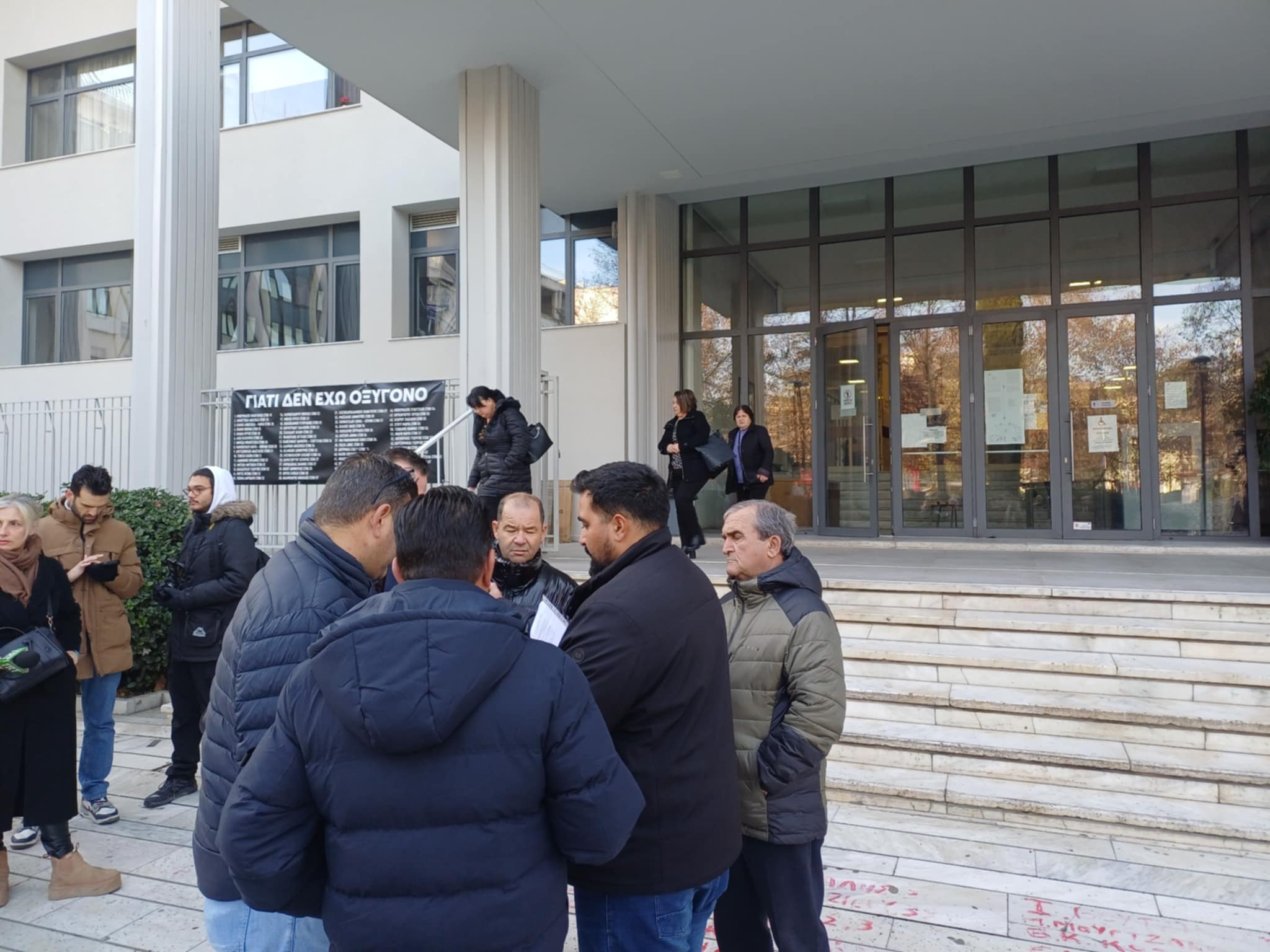 Στην εισαγγελία Λάρισαςαγρότες μπλόκου Νίκαιας -ζήτησαν τα βίντεο για εντοπισμό αυτών που βανδάλισαν τα τρακτερ (ΦΩΤΟ)