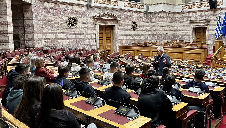 ΜΑΞΙΜΟΣ ΧΑΡΑΚΟΠΟΥΛΟΣ ΣΕ ΛΑΡΙΣΑΙΟΥΣ ΜΑΘΗΤΕΣ ΣΤΗ ΒΟΥΛΗ:  Fake news και με σφραγίδα του AI   