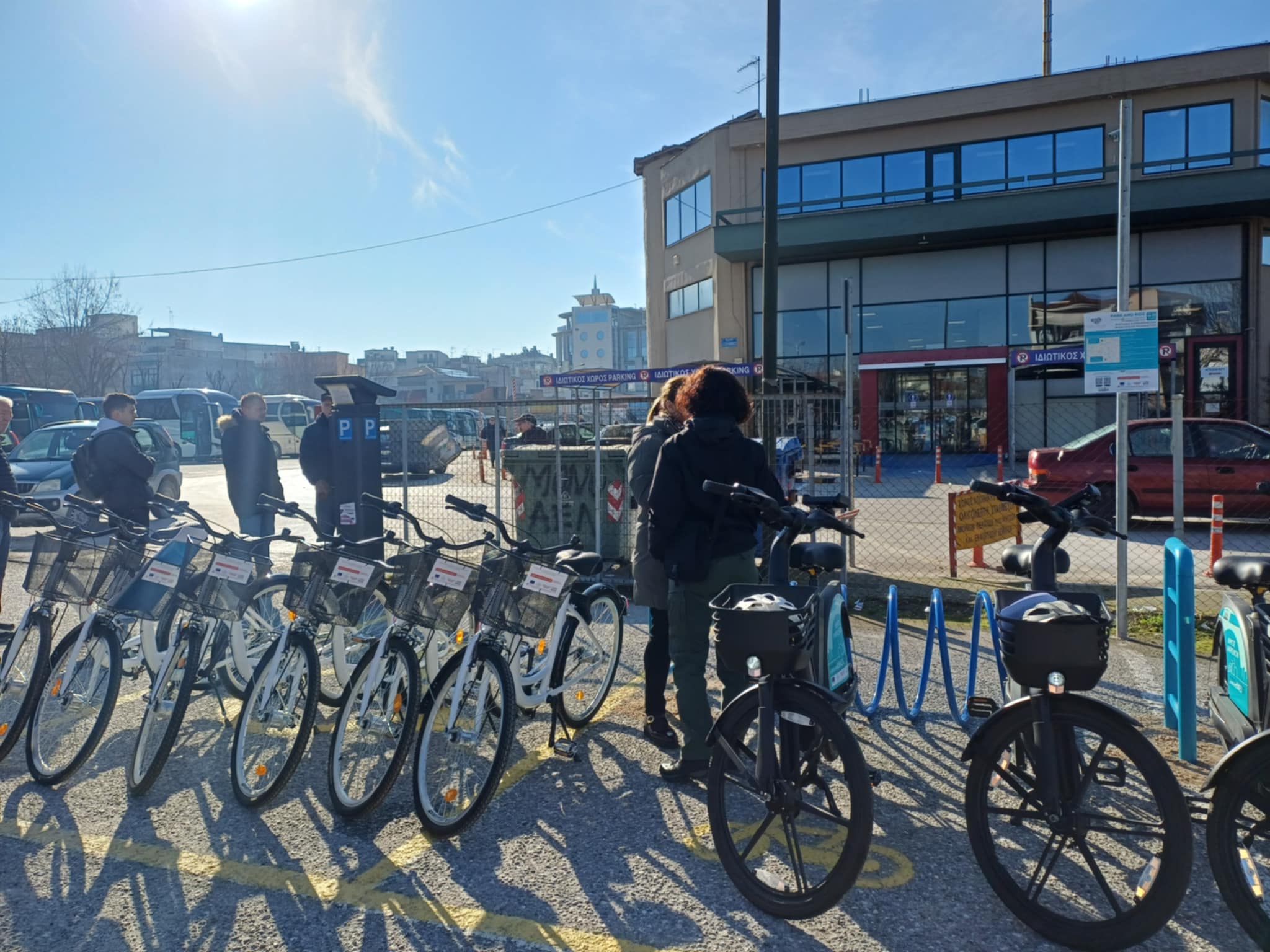 Παραδόθηκαν σήμερα νέα συμβατικά και ηλεκτρικά ποδήλατα του Δήμου Λαρισαίων προ χρήση (ΦΩΤΟ)