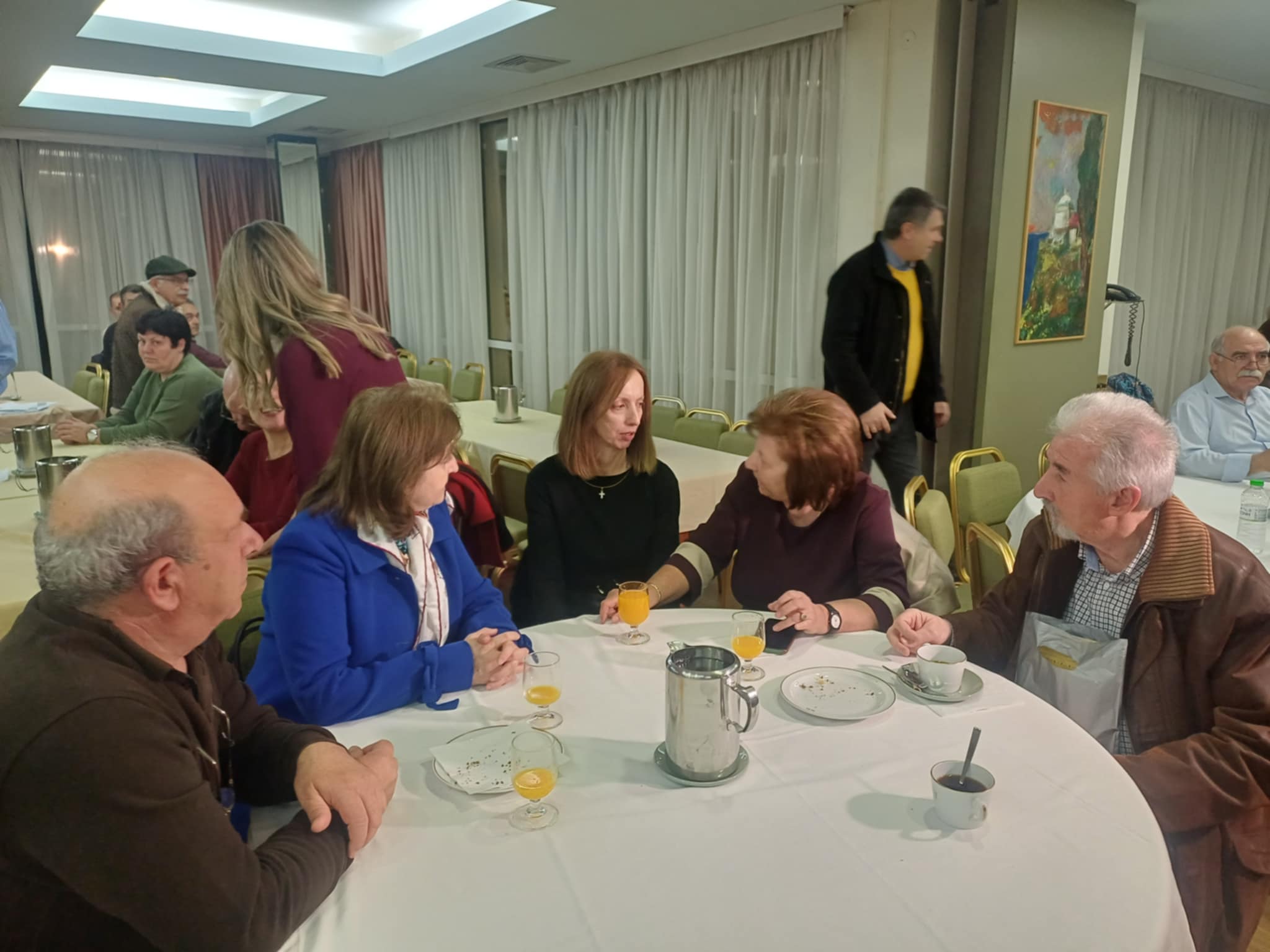 Η κοπή της πρωτοχρονιάτικης πίτας της ΝΙΚΗΣ παρουσία Νατσιού στη Λάρισα (ΦΩΤΟ+video)