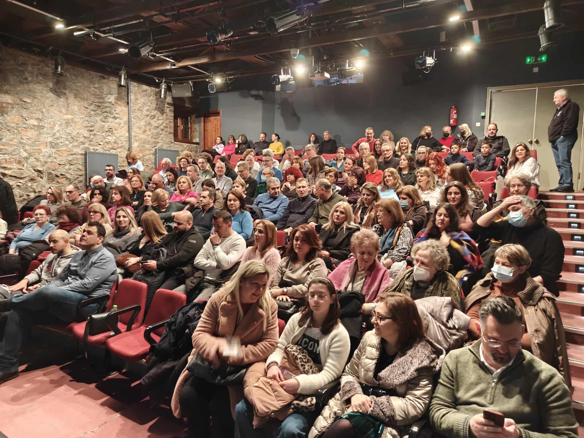 Ο Άη Βασίλης άργησε μια μέρα: Παράσταση στο Θεσσαλικό και ξενάγηση στο Λαογραφικό Μουσείο Λάρισας (ΦΩΤΟ)