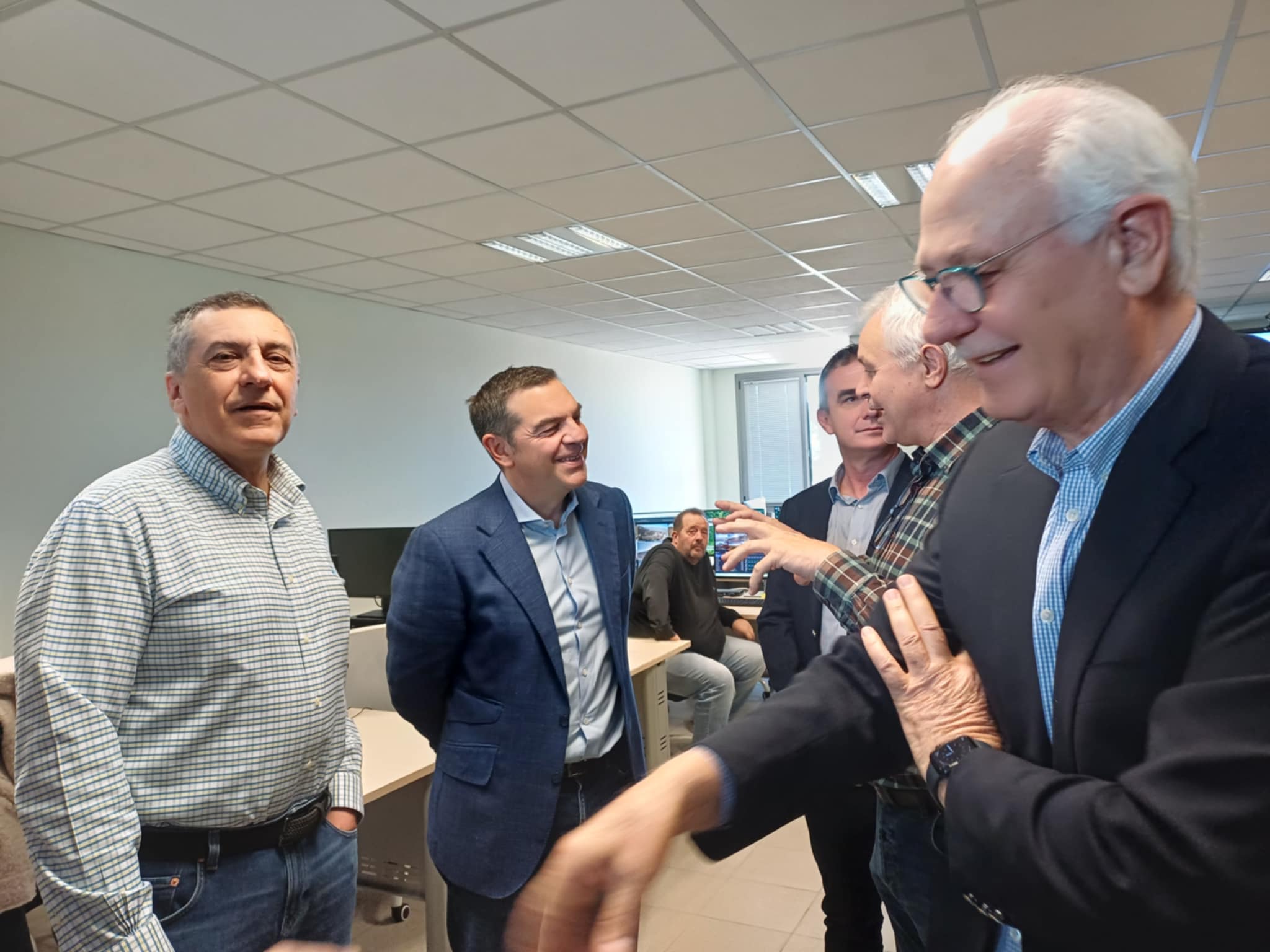 Τι είπε με το Γιάννη Αλεξούλη ο Αλέξης Τσίπρας για τη χθεσινή ισοπαλία της ΑΕΛ στη Λεωφόρο (ΦΩΤΟ)