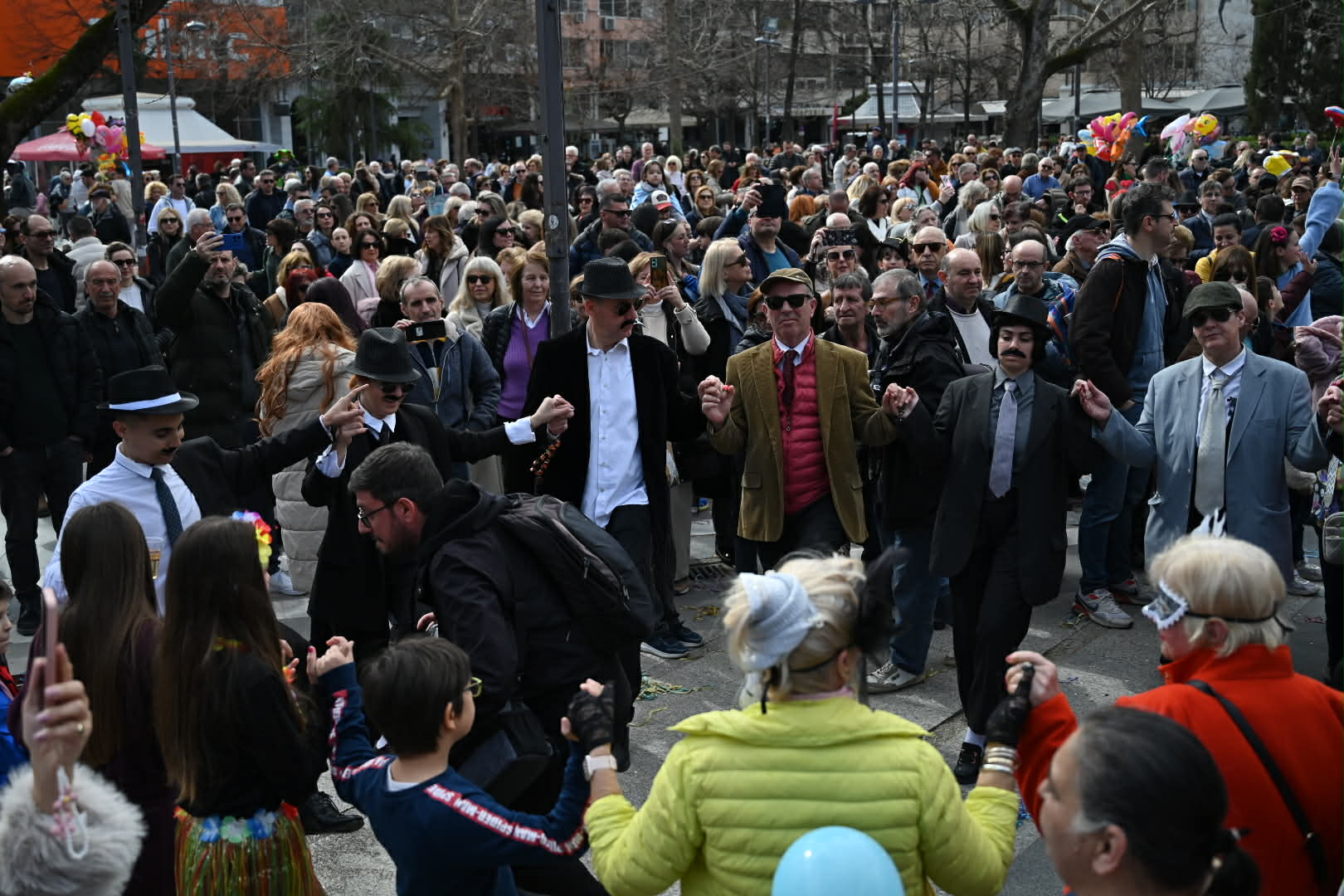 Σε ρυθμούς Αποκριάς η Λάρισα - Παραδοσιακό γλέντι στήθηκε στην κεντρική πλατεία (ΦΩΤΟ-ΒΙΝΤΕΟ)