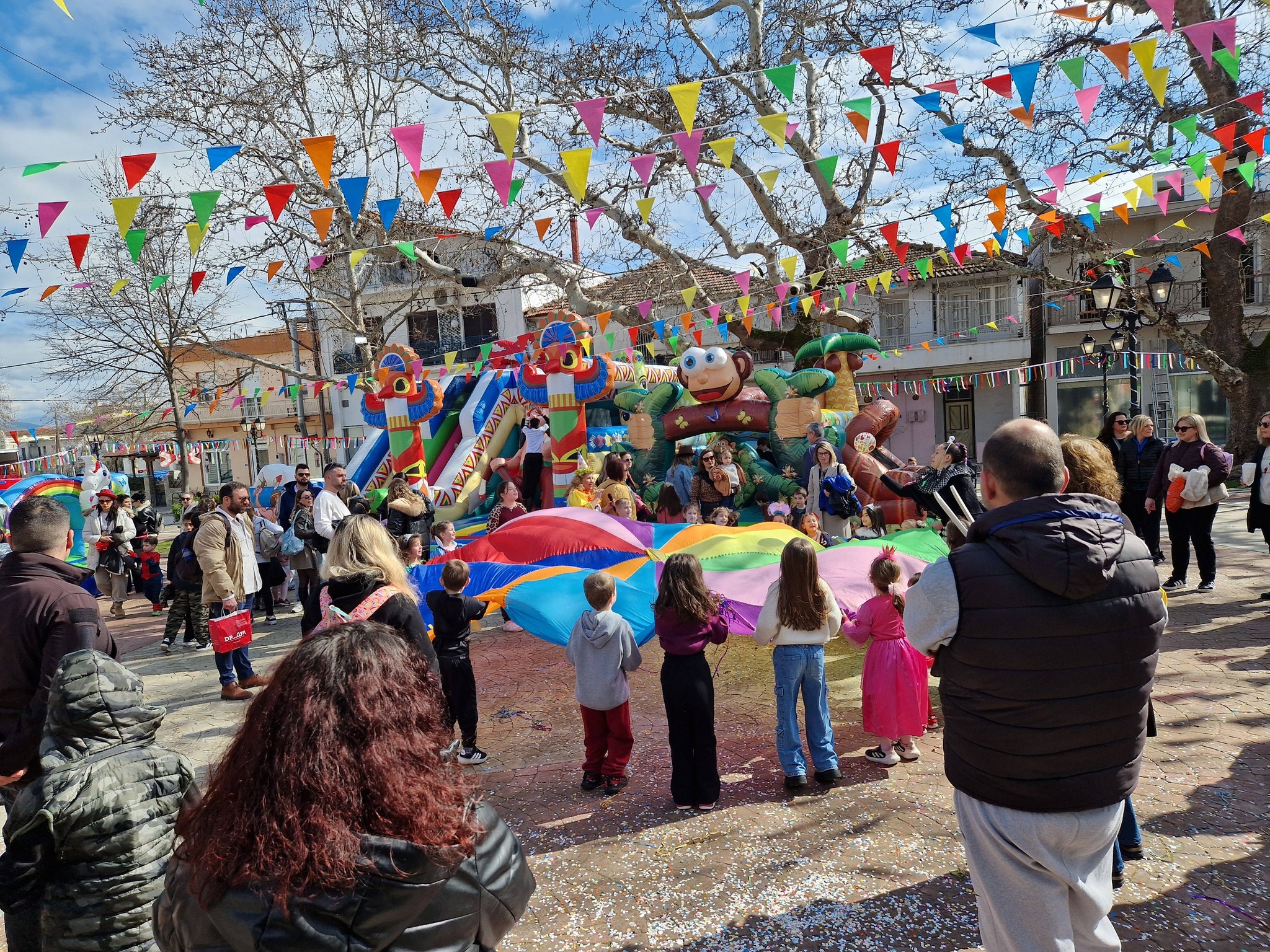 Καρναβάλι με ξεφάντωμα για τα παιδιά στο Βελεστίνο (ΦΩΤΟ)