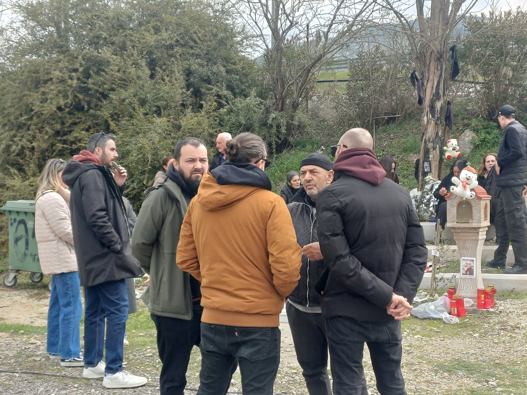 Συγκίνηση στο τρισάγιο για τη συμπλήρωση τριών χρόνων στον τόπο της τραγωδίας (ΦΩΤΟ+video)