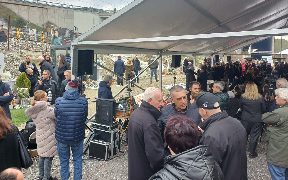 Ο Περιφερειάρχης Δημ. Κουρέτας στο μνημόσυνο των Τεμπών