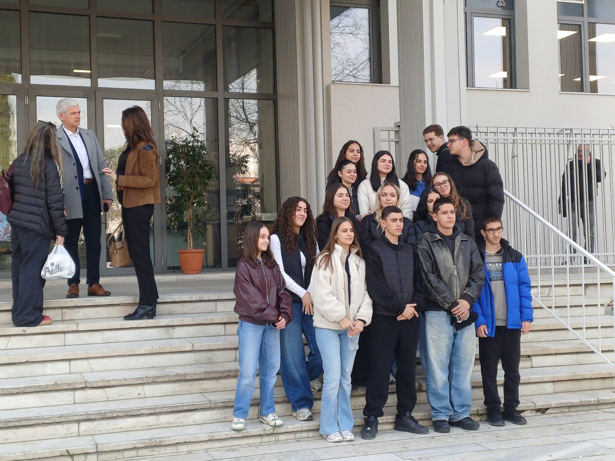 Γέμισαν μαθητές Λυκείου τα δικαστήρια Λάρισας για τη βιωματική δράση της εικονικής δίκης (ΦΩΤΟ)