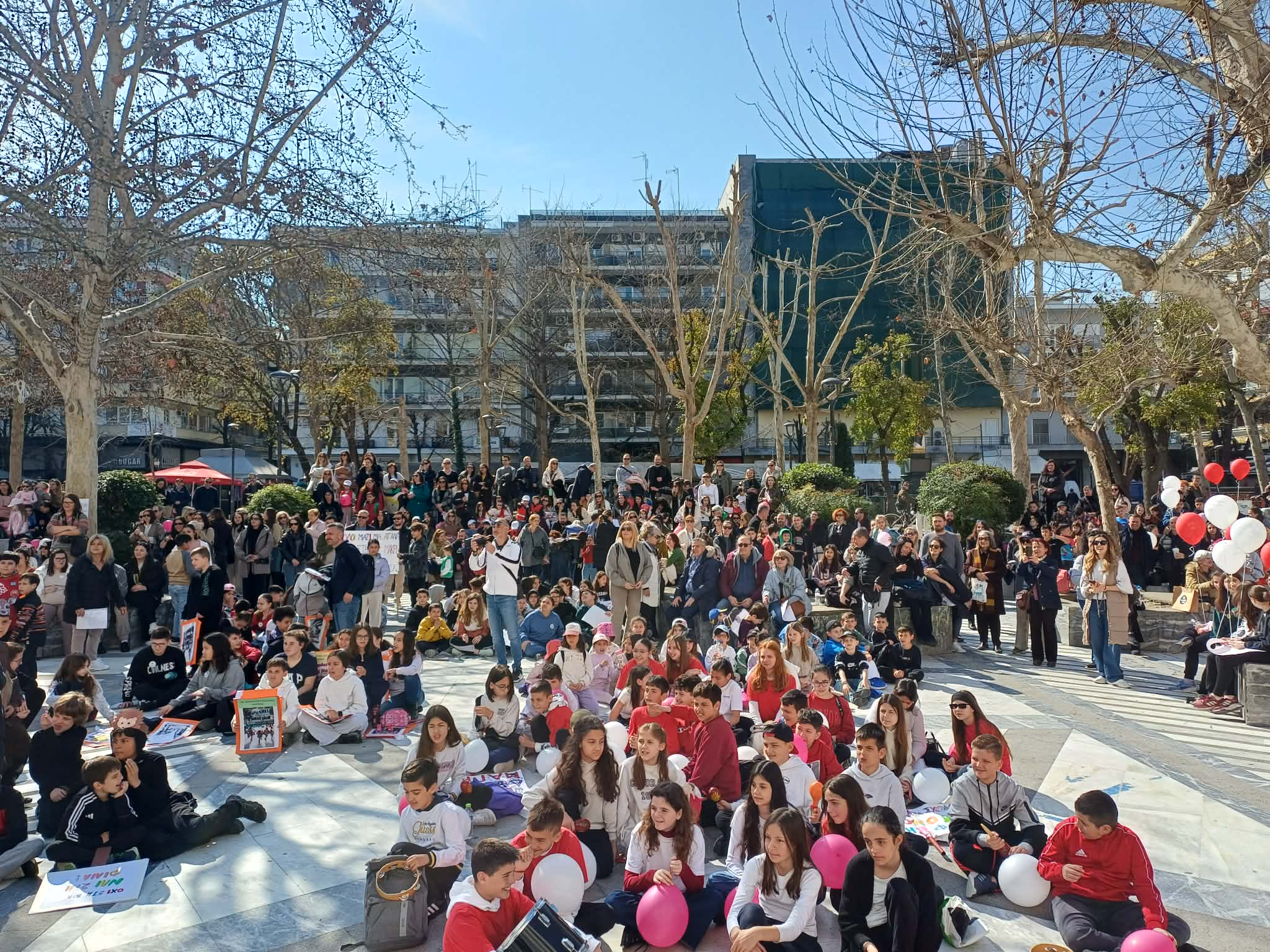 Δυνατό μήνυμα κατά της σχολικής βίας έστειλαν οι μαθητές της Λάρισας (ΦΩΤΟ)