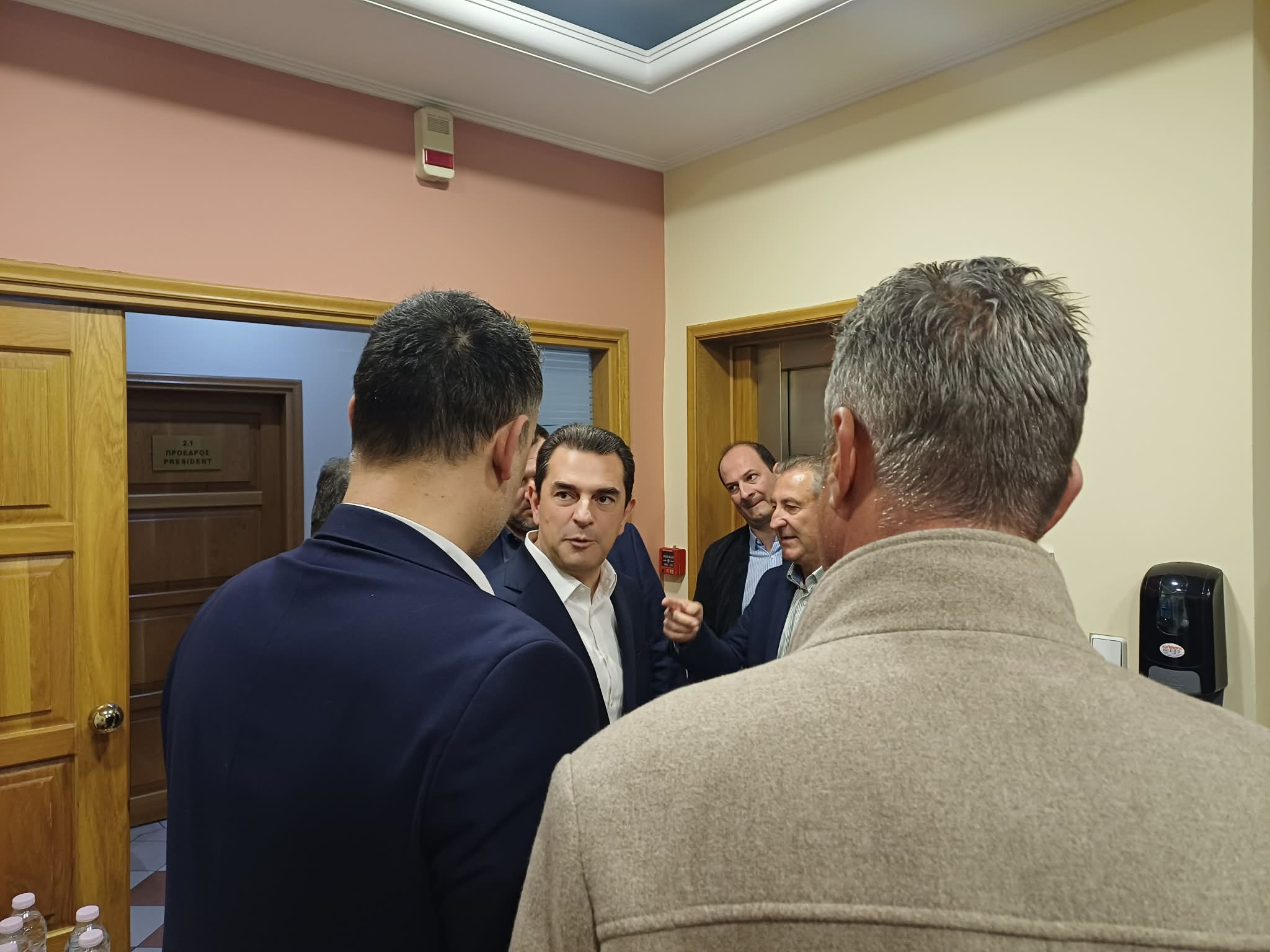 Σκρέκας στην πριφερειακή συνέλευση της ΝΔ ενόψει του προσυεδρίου: προτεραιότητα της κυβέρνησης η Θεσσαλία (ΦΩΤΟ)