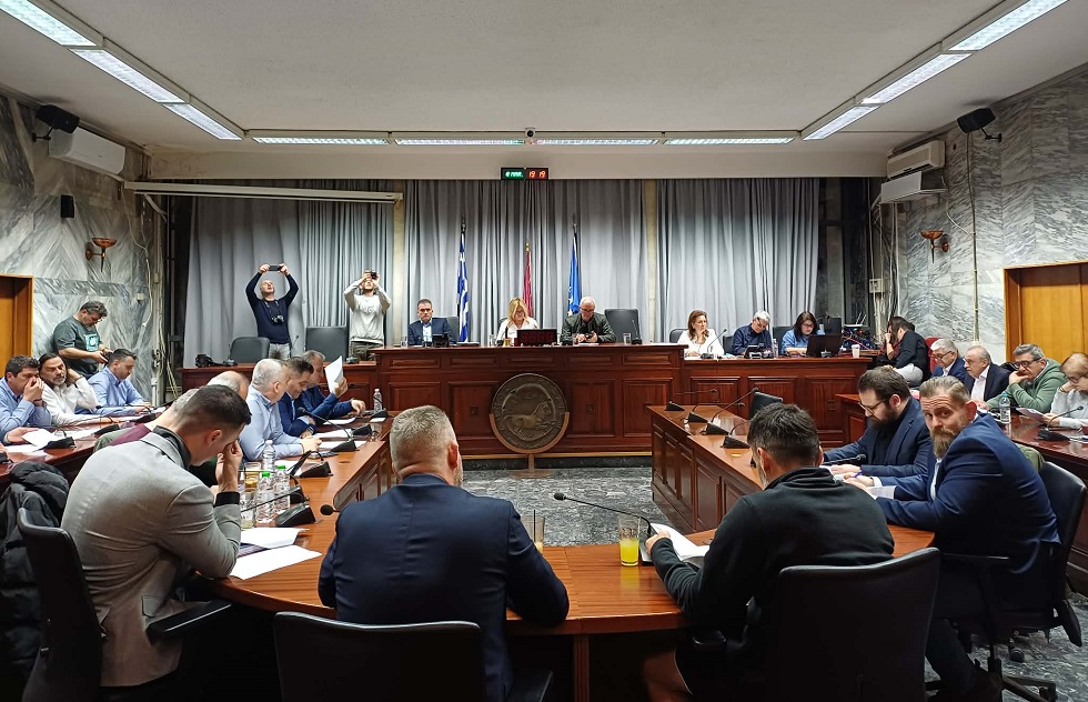 Ένταση στη χθεσινή συνεδρίαση του δημοτικού συμβουλίου- αποχώρησε η Συμπαράταξη Λαρισαίων (ΦΩΤΟ)