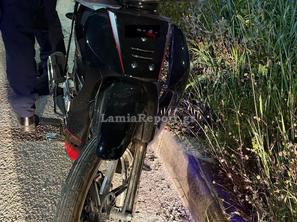 Λαμία: Σοβαρό τροχαίο με ντελιβερά -Τραυματίστηκε ο δικυκλιστής [εικόνες]