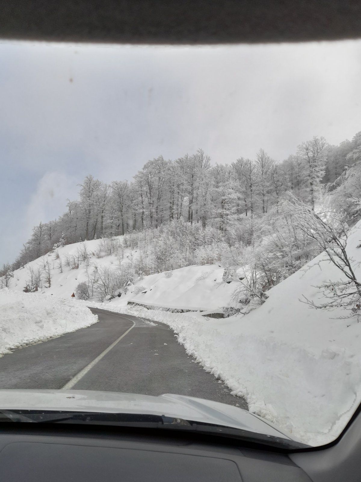 Μαρτιάτικο χιόνι στην Αργιθέα με τον φακό του Έκτορα Νασιώκα (ΦΩΤΟ)
