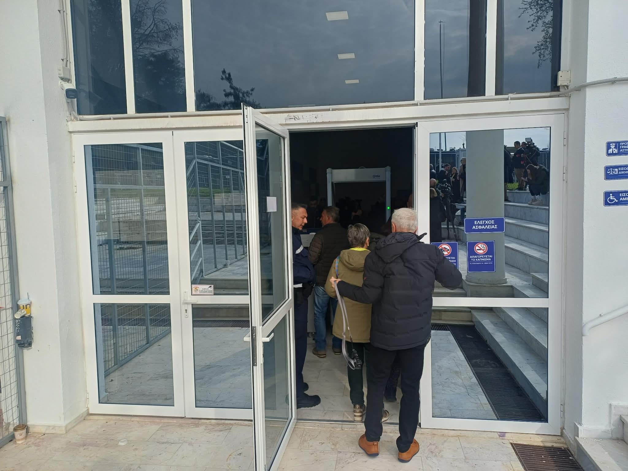 Προς αναβολή για 1η Απριλίου βαδίζει η δίκη των Τεμπών μετά τις έντονες διαμαρτυρίες για τη χωρητικότητα της αίοθουσας (ΦΩΤΟ)