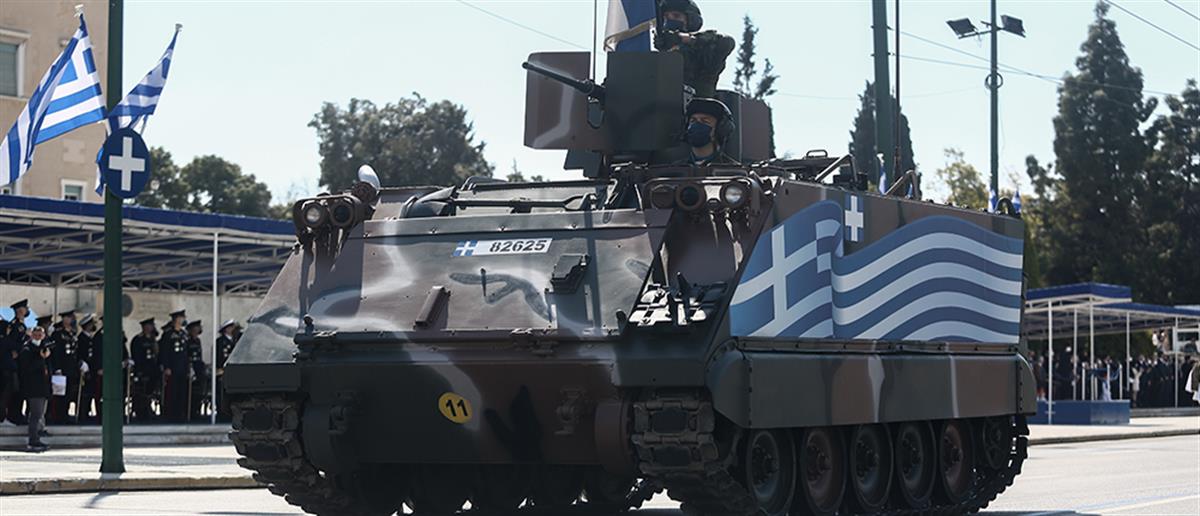 Μεγαλειώδης η στρατιωτική παρέλαση στην Αθήνα για την 25η Μαρτίου: Εντυπωσίασαν άρματα, πεζοναύτες και τα μαχητικά
