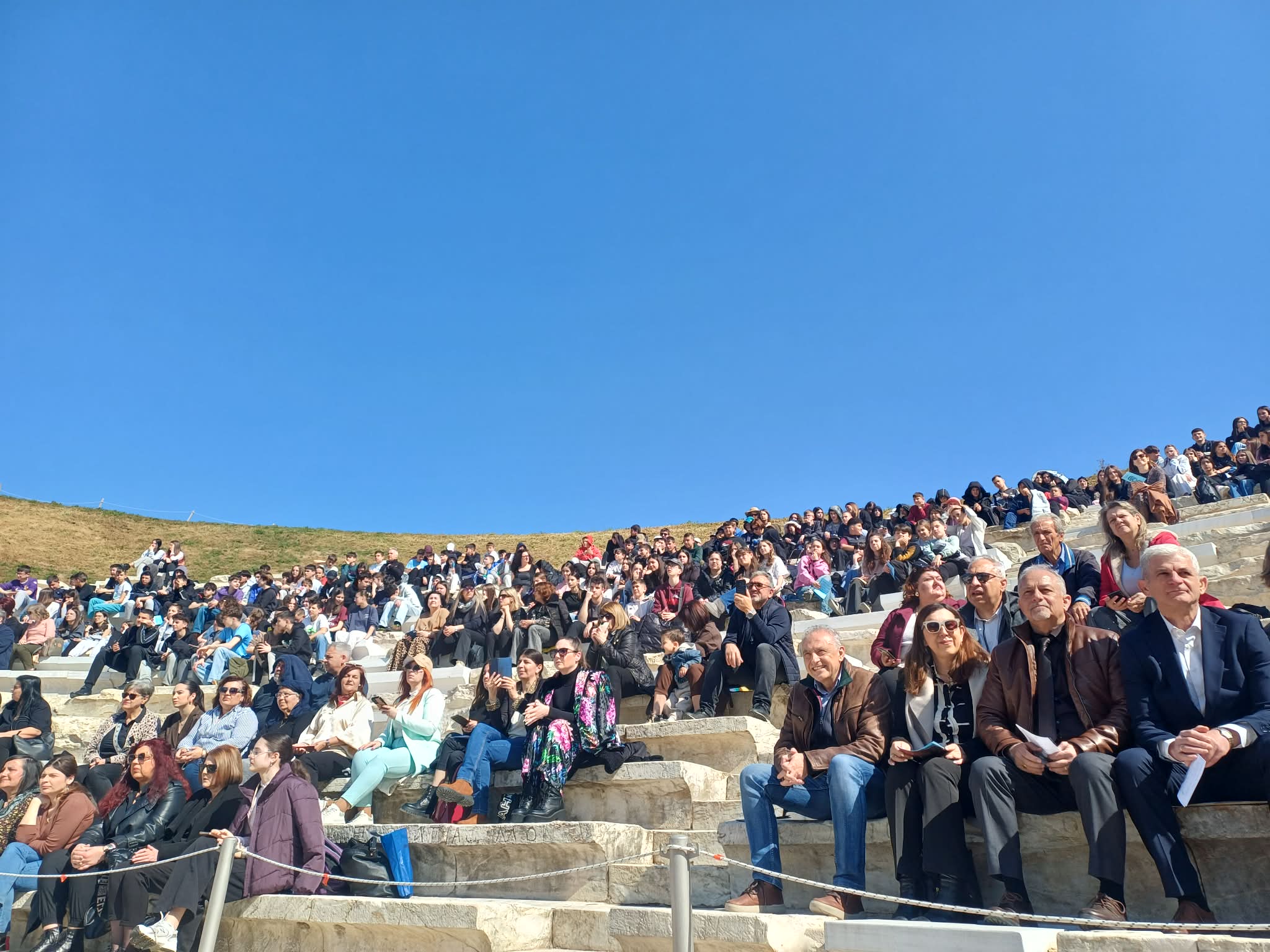 Μαθητική πνοή στο αρχαίο θέατρο σήμερα-«Πρεμιέρα» με Αριστοφάνη για το Φεστιβάλ «Εφήβων Δρώμενα» (ΦΩΤΟ +video )