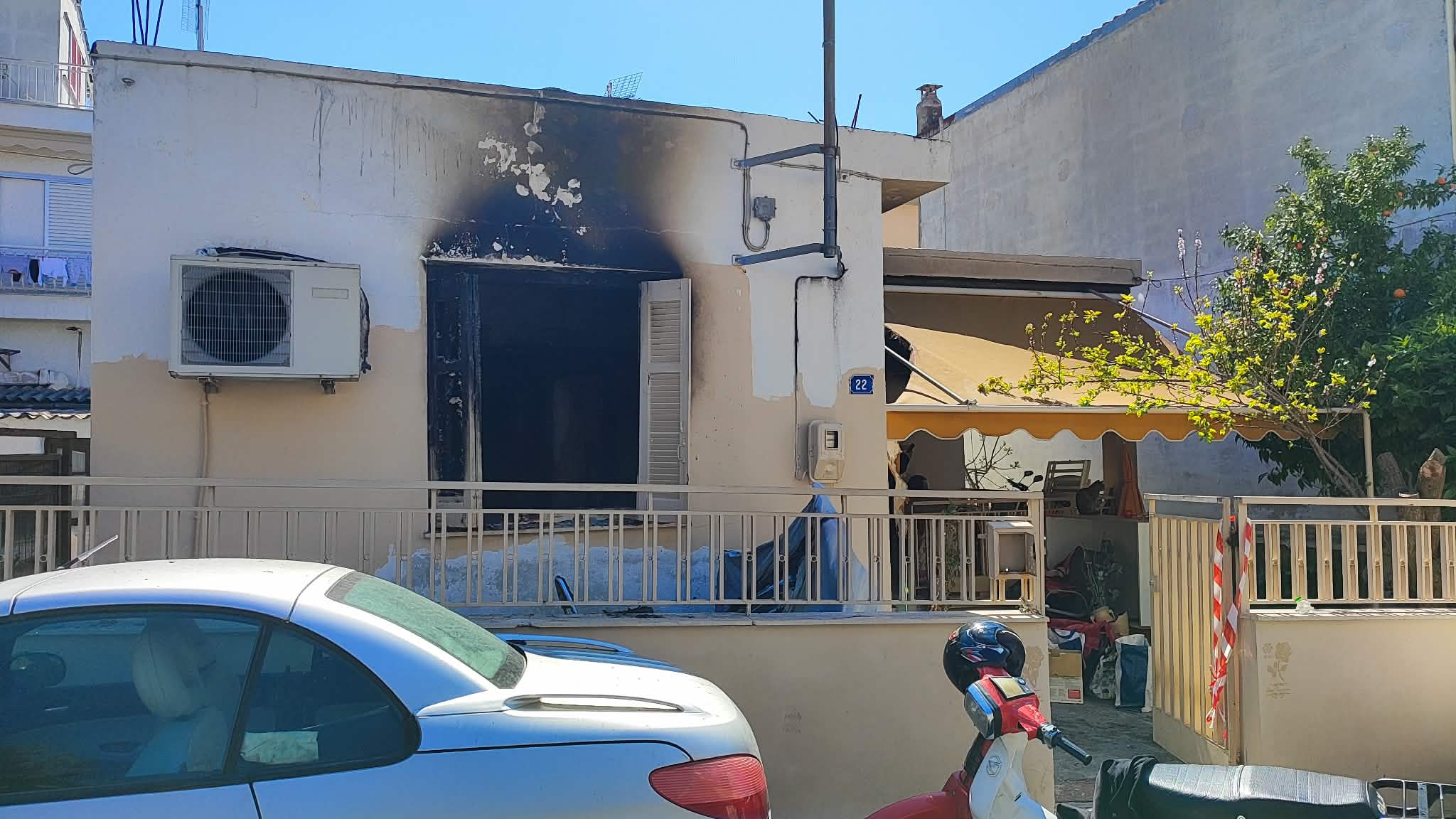 Βόλος: Σε μονάδα εγκαυμάτων μεταφέρεται ο 39χρονος που προσπάθησε να σώσει μητέρα και γιαγιά