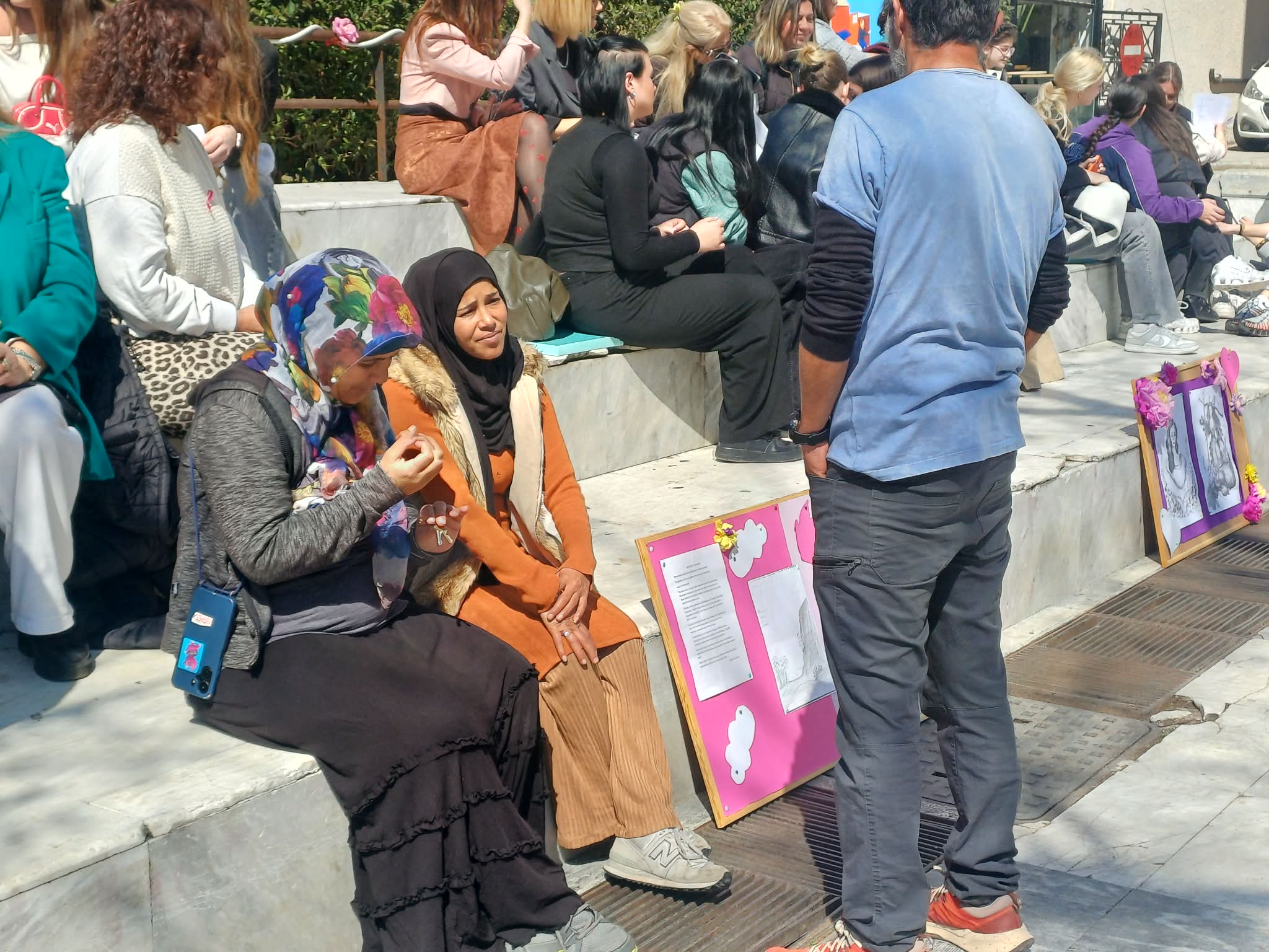 Βιωματική δράση μαθητών της Λάρισας «Ισότητα μέσα από τη γνώση» στην Ταχυδρομείου (ΦΩΤΟ)