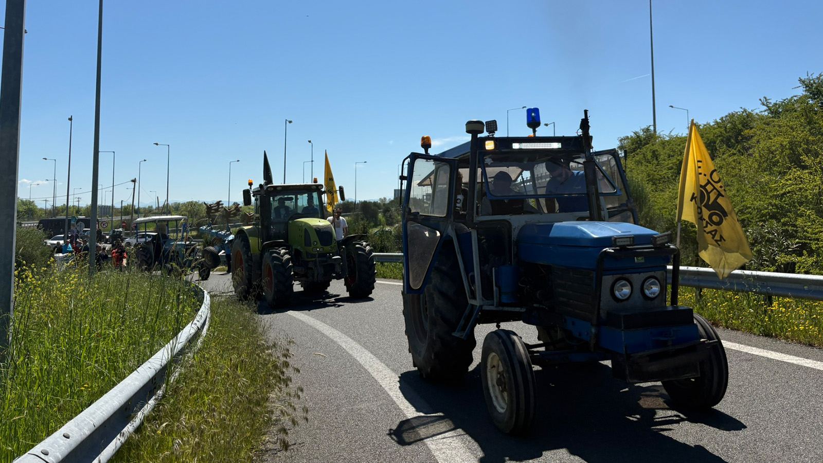 Αγροτικό συλλαλητήριο – μήνυμα στον Ε-65 με τρακτέρ από τους αγρότες της Καρδίτσας (ΦΩΤΟ - ΒΙΝΤΕΟ)