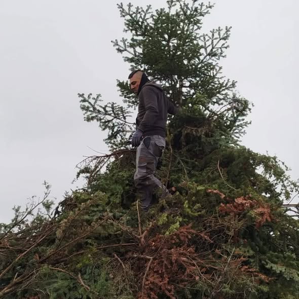 Αναβίωσε το έθιμο του Αφανού στο Κρυονέρι της Λίμνης Πλαστήρατο βράδυ της Ανάστασης (ΦΩΤΟ)