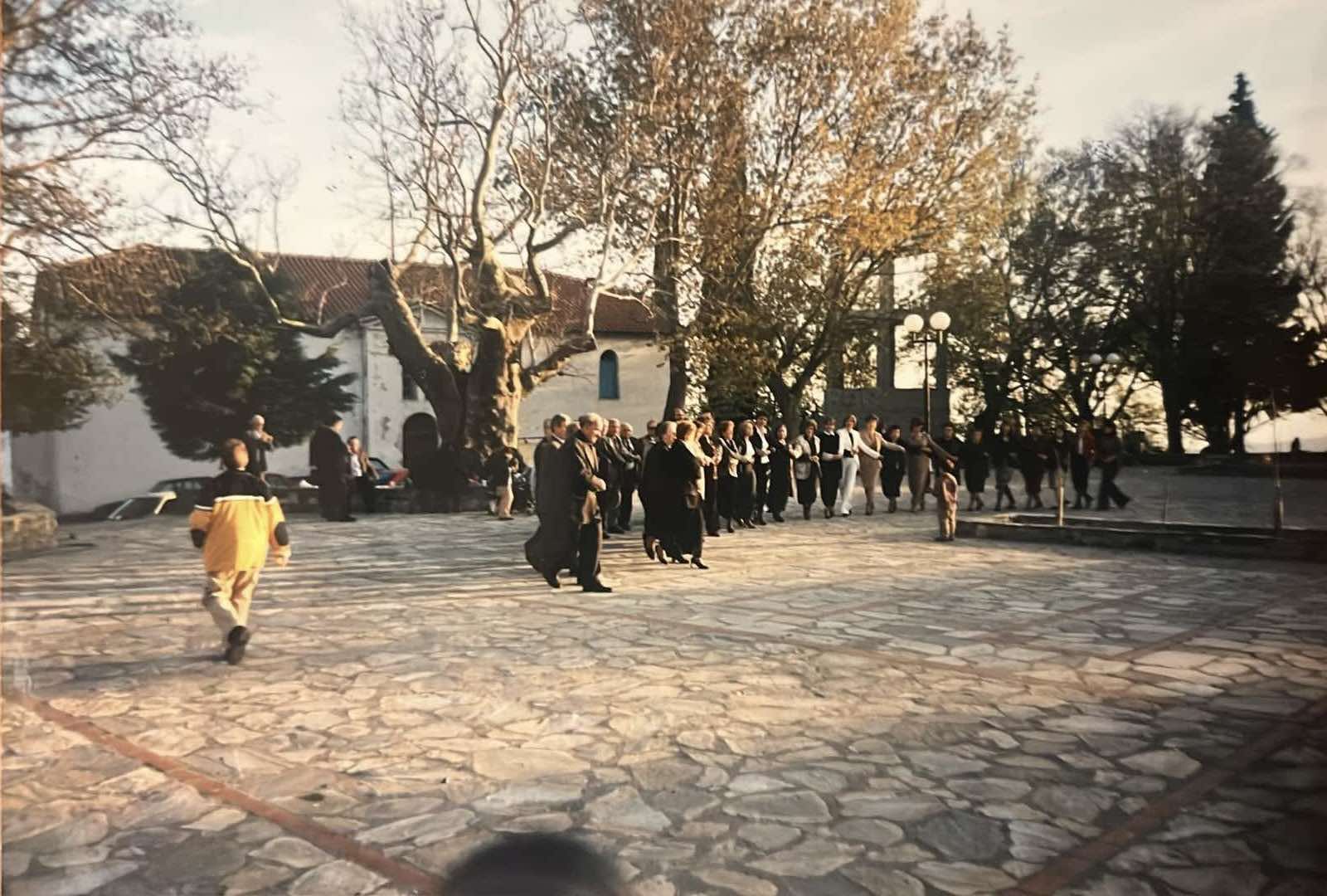 Αναβίωσε το ζεμπέλι, ο χορός των πασχαλόγιορτων στη Σπηλιά Κισάβου