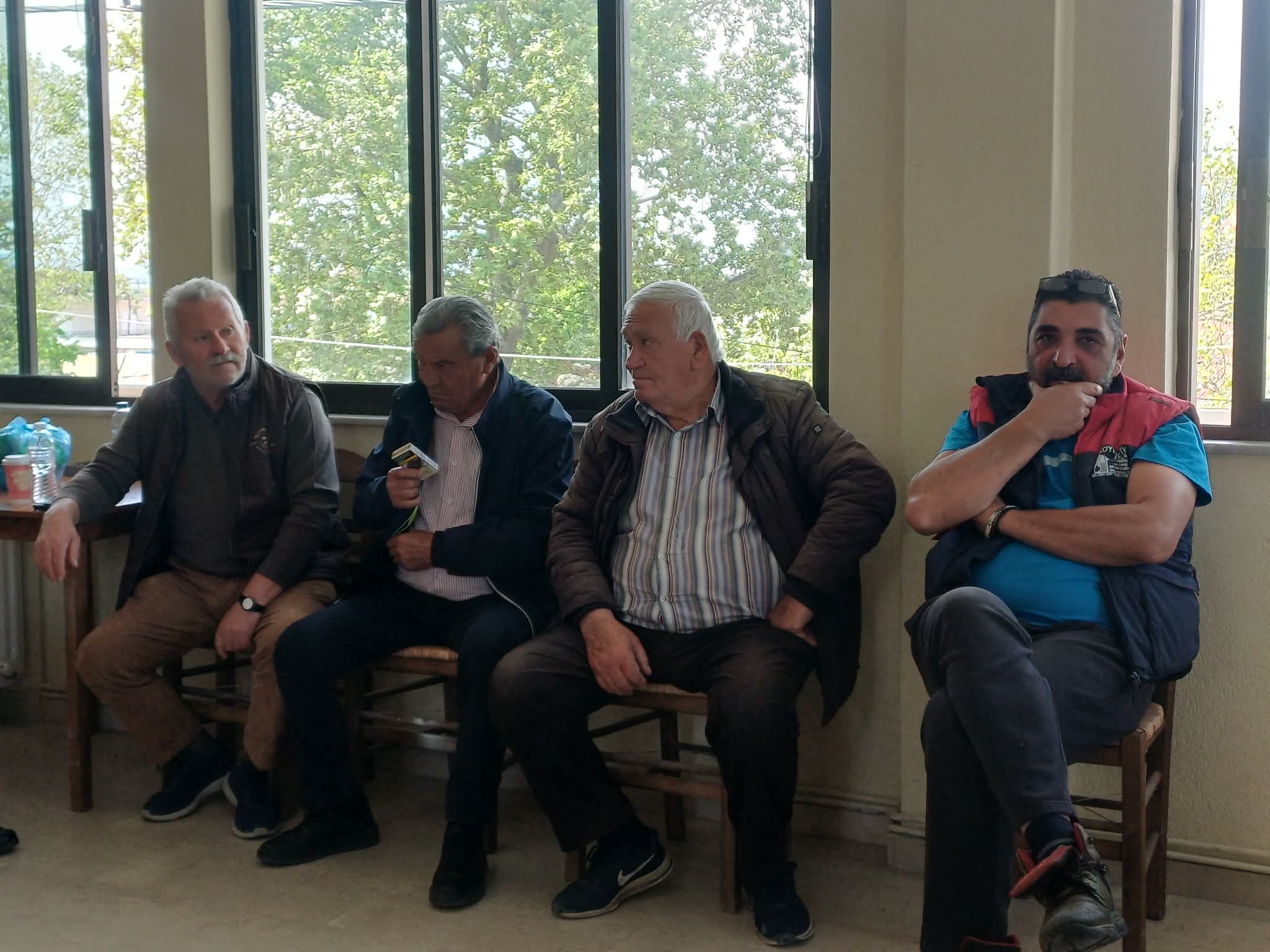 Μαμάκος σε κατοίκους της Μάνδρας: Έργα αναβάθμισης αθλητικού Κέντρου και σύγχρονης παιδικής χαράς (ΦΩΤΟ)