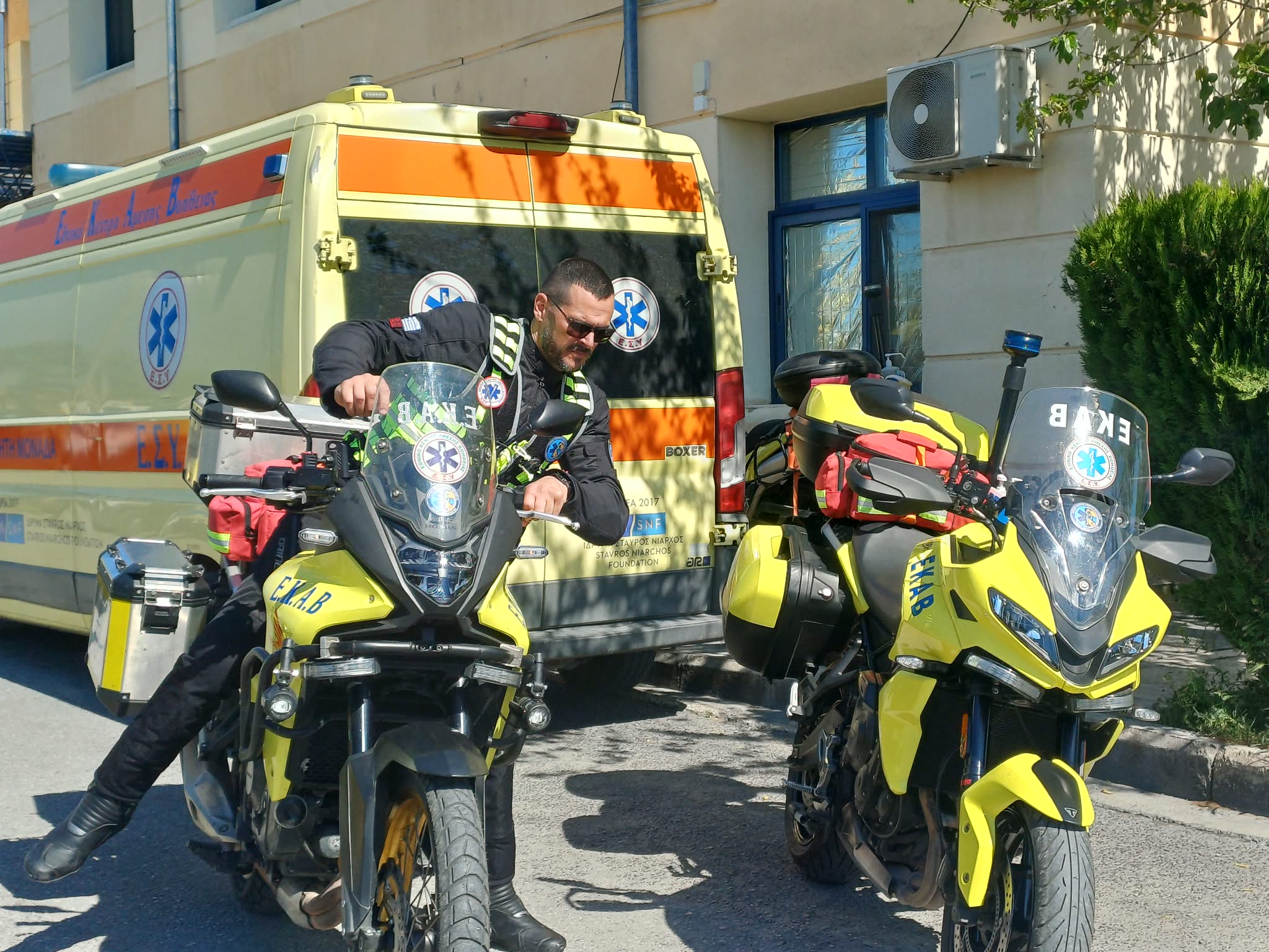 Λάρισα: Οι «ήρωες των 5 λεπτών» του ΕΚΑΒ σώζουν ζωές καθημερινά (ΦΩΤΟ-ΒΙΝΤΕΟ)