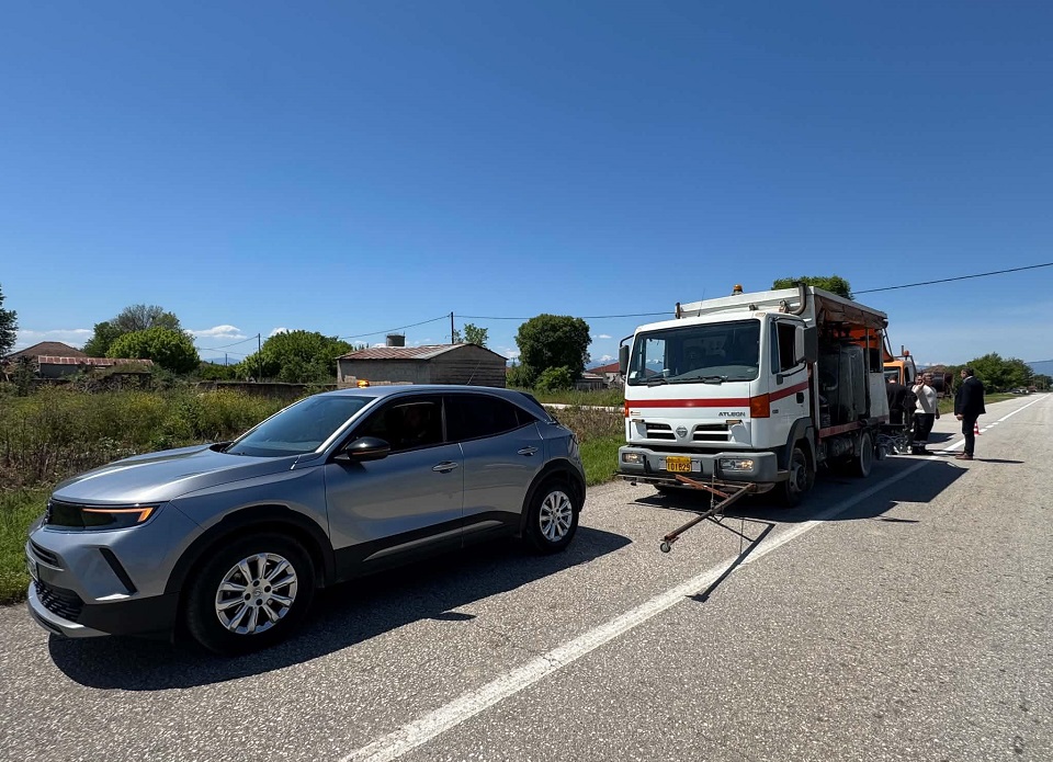 Συνεχίζονται με εντατικούς ρυθμούς οι εργασίες διαγράμμισης στο επαρχιακό οδικό δίκτυο της Π.Ε. Καρδίτσας (ΦΩΤΟ)