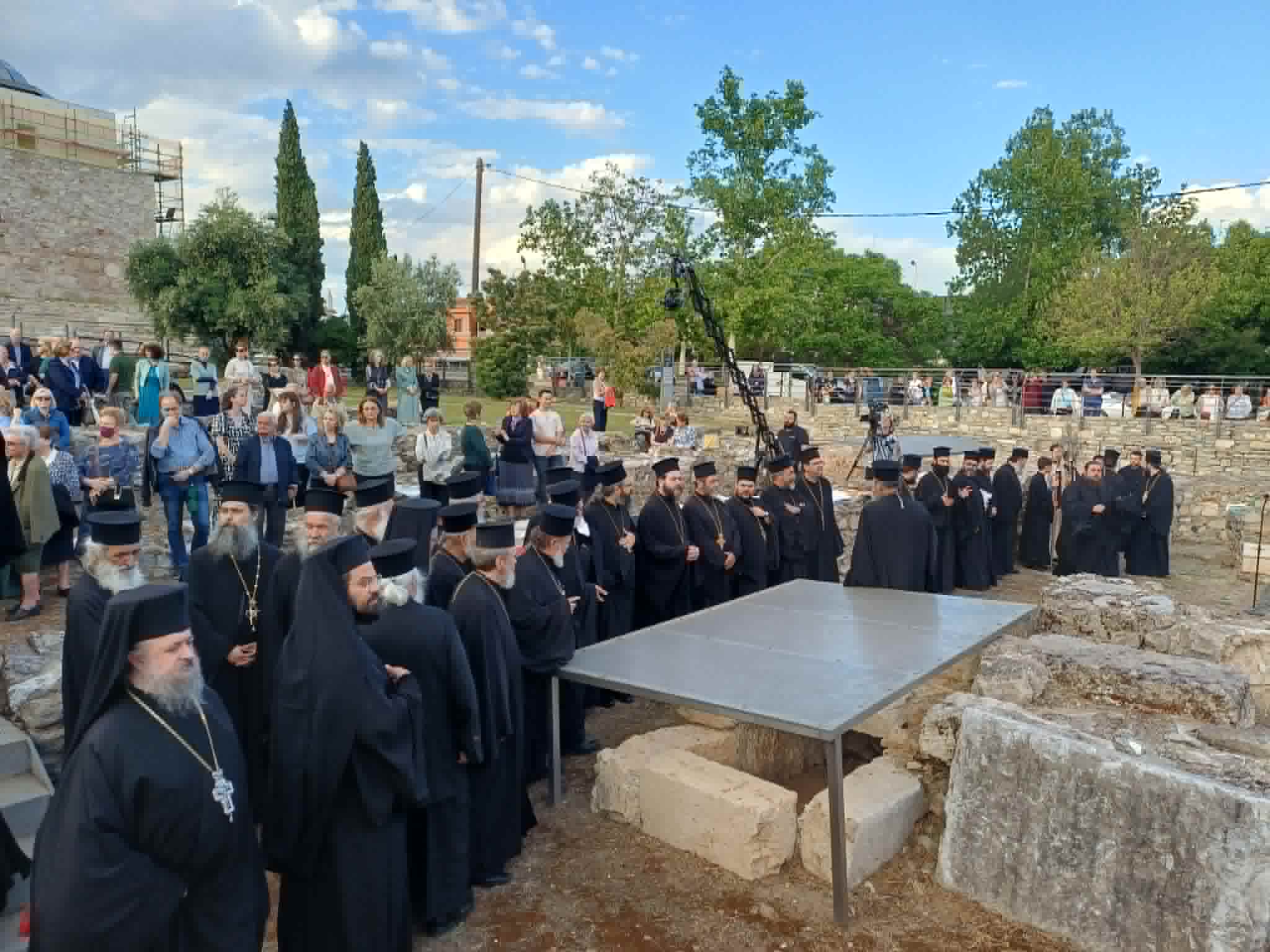 Πλήθος πιστών στον Αρχιερατικό Εσπερινό στην παλαιά Βασιλική του Αγίου Αχιλλίου στο Φρούριο Λαρίσης (ΦΩΤΟ+video)