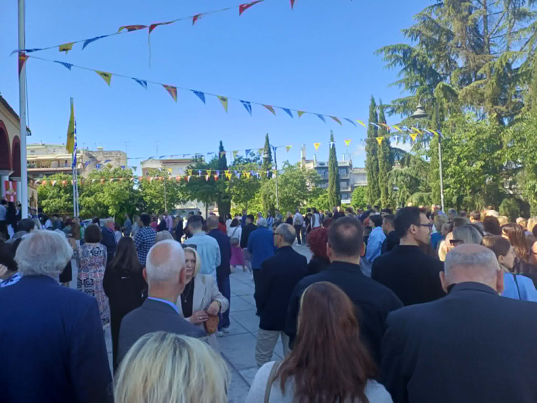Λαμπρή μέρα για τη Λάρισα: Πλήθη πιστών στον πανηγυρίζοντα μητροπολιτικό Ναό του Αγίου Αχιλλίου (ΦΩΤΟ)