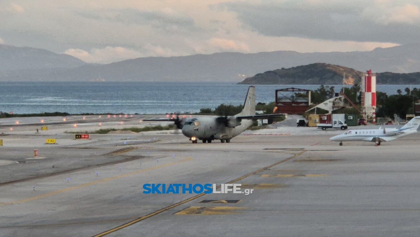 Σοβαρό τροχαίο στην Σκιάθο: Αυτοκίνητο κατέληξε στην είσοδο ξενοδοχείου, στην Αθήνα με C-130 οι δύο τραυματίες
