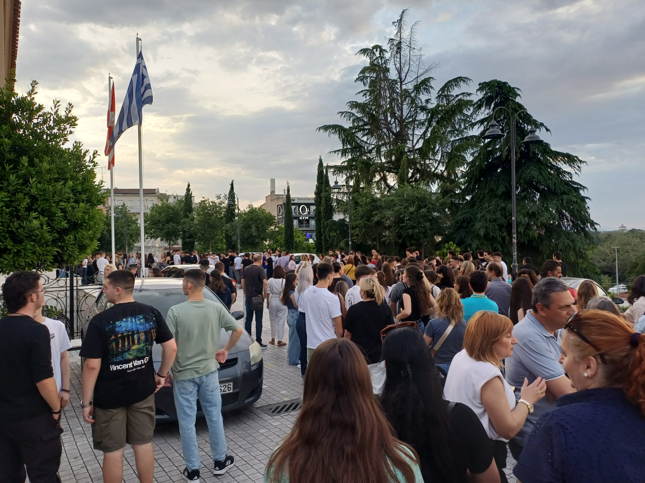 Πλήθος μαθητών και γονέων στην Παράκληση για τις Πανελλαδικές στον Άγιο Αχίλλιο (ΦΩΤΟ)