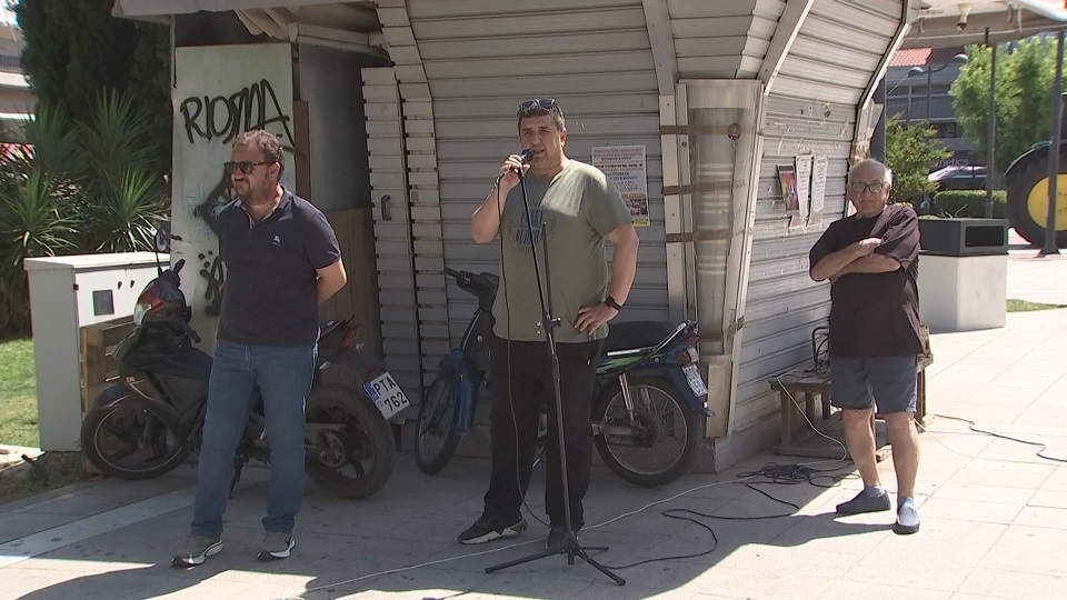 Διαμαρτυρία αγροτών με τρακτέρ στο κέντρο της πόλης των Φαρσάλων (ΦΩΤΟ)