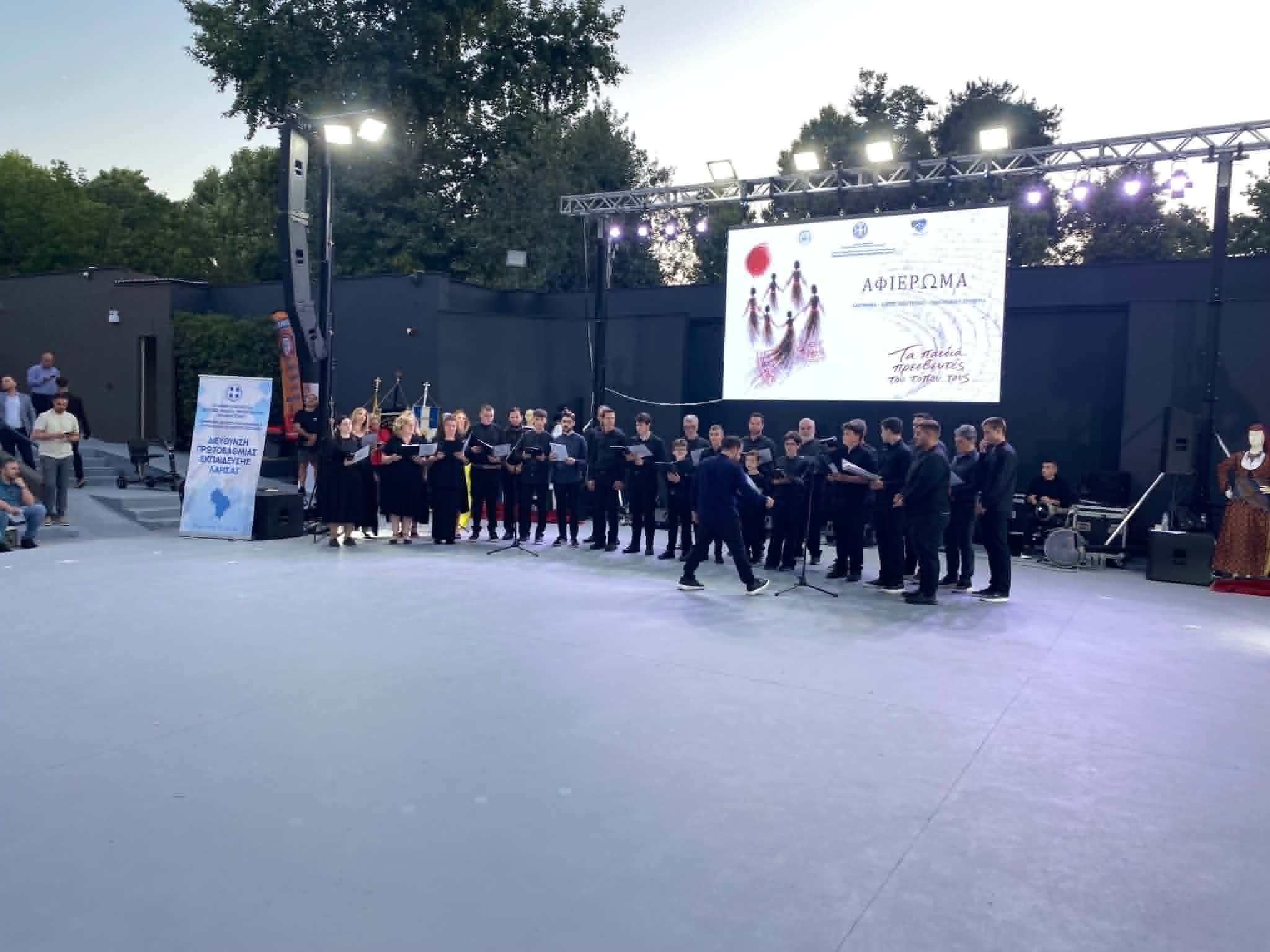 Πλήθος κόσμου στο μεγάλο αφιέρωμα στη λαογραφία στο Κηποθέατρο Αλκαζάρ (ΦΩΤΟ)