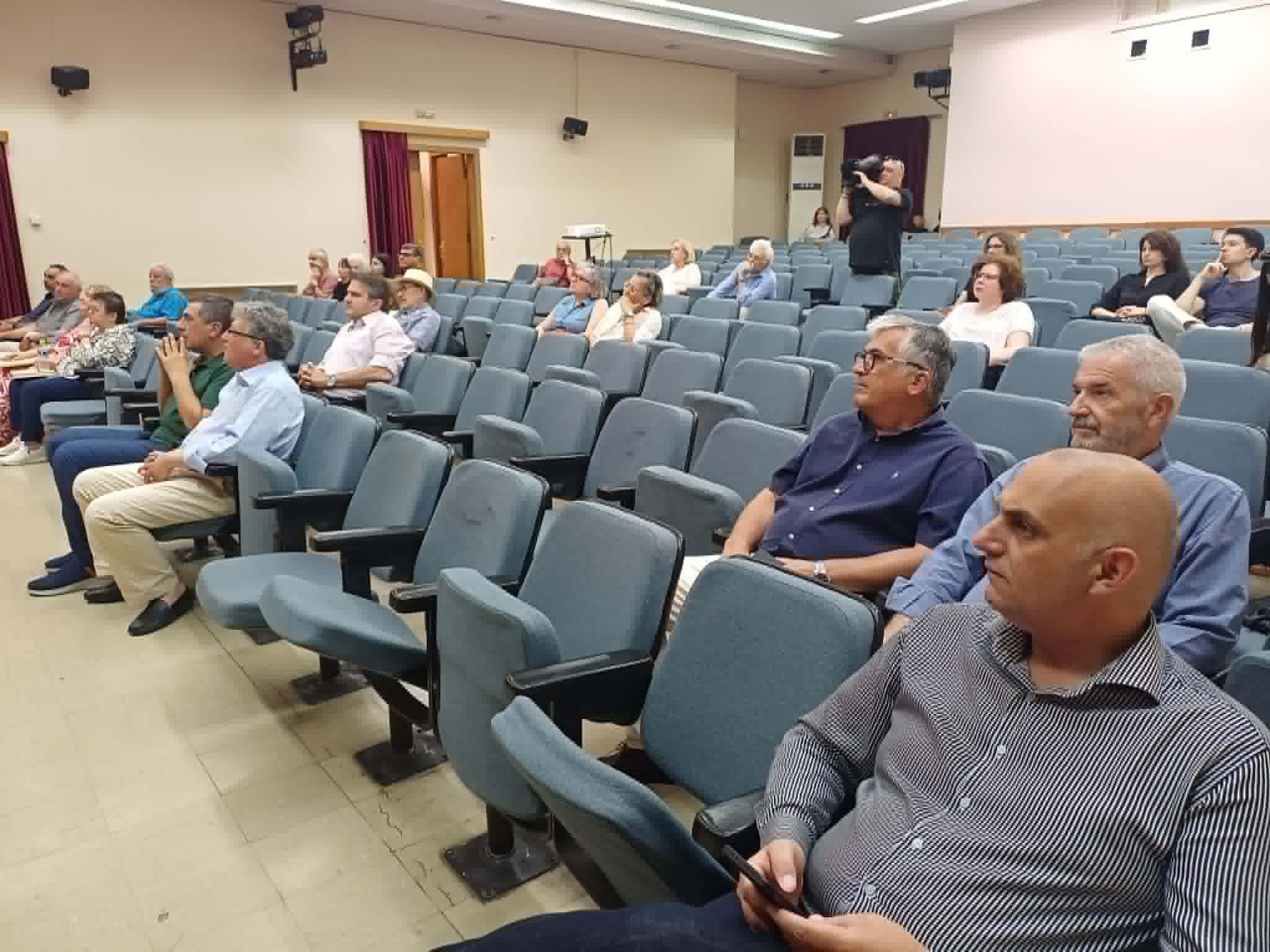 «Το Φιλοσοφικό Θέατρο» του Θεοδόση Πελεγρίνη παρουσιάστηκε στη Λάρισα (ΦΩΤΟ+video)